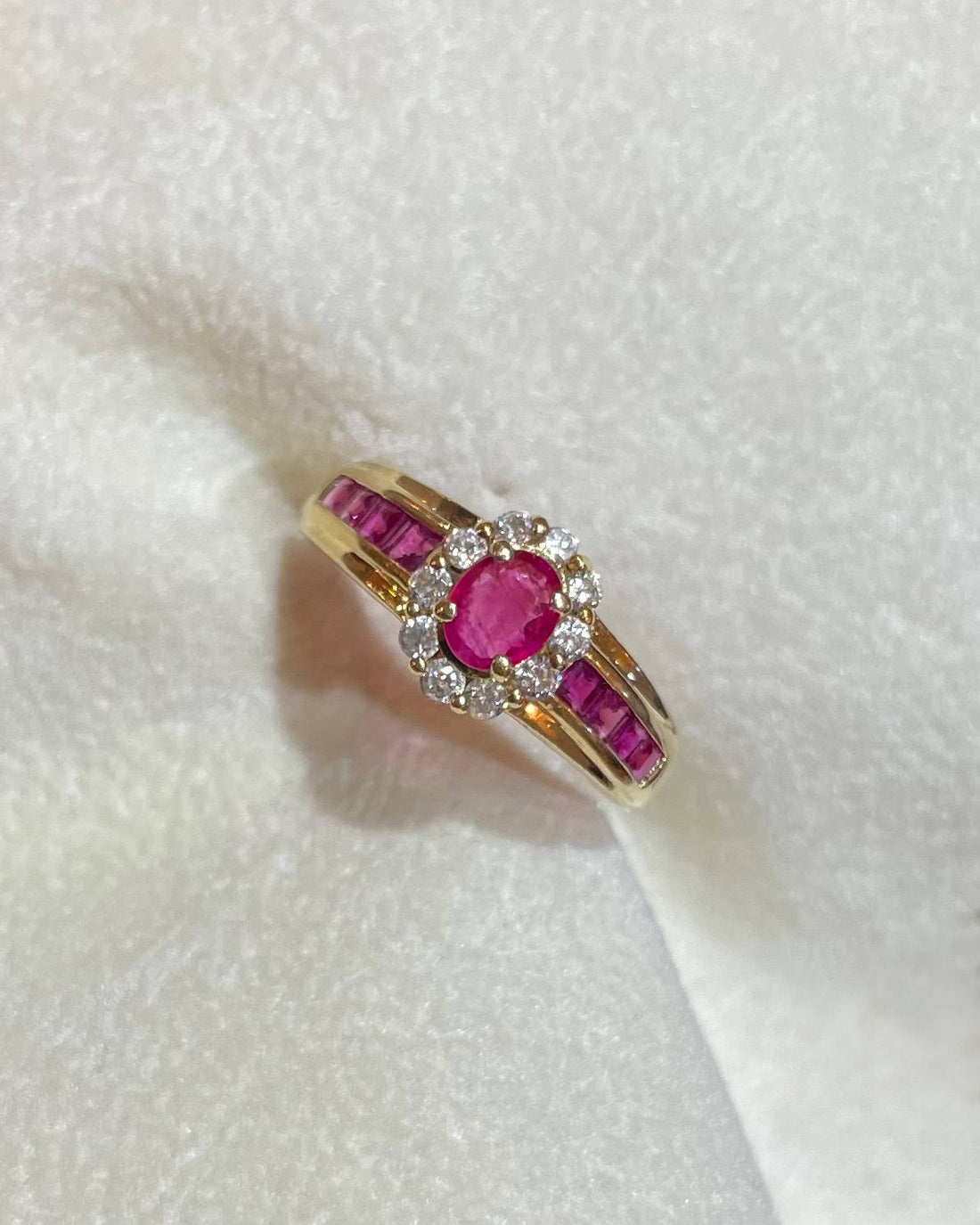 Bague Jonc Marguerite Rubis 0.64 carat &amp; Diamants &quot;Ilaria&quot;