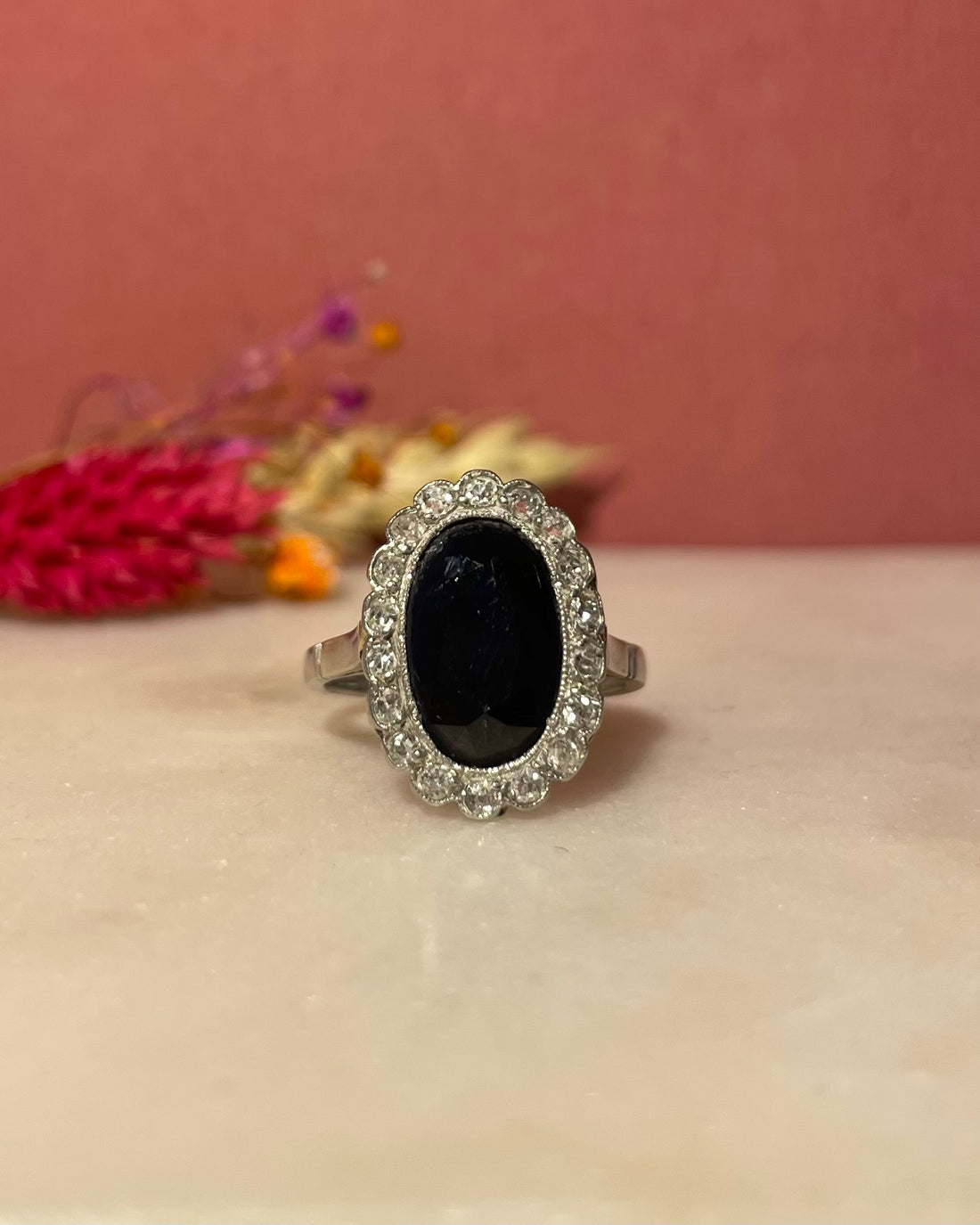 Bague Marguerite Art-Déco Saphir 3.30 Carats &amp; Diamants &quot;Kakis&quot;