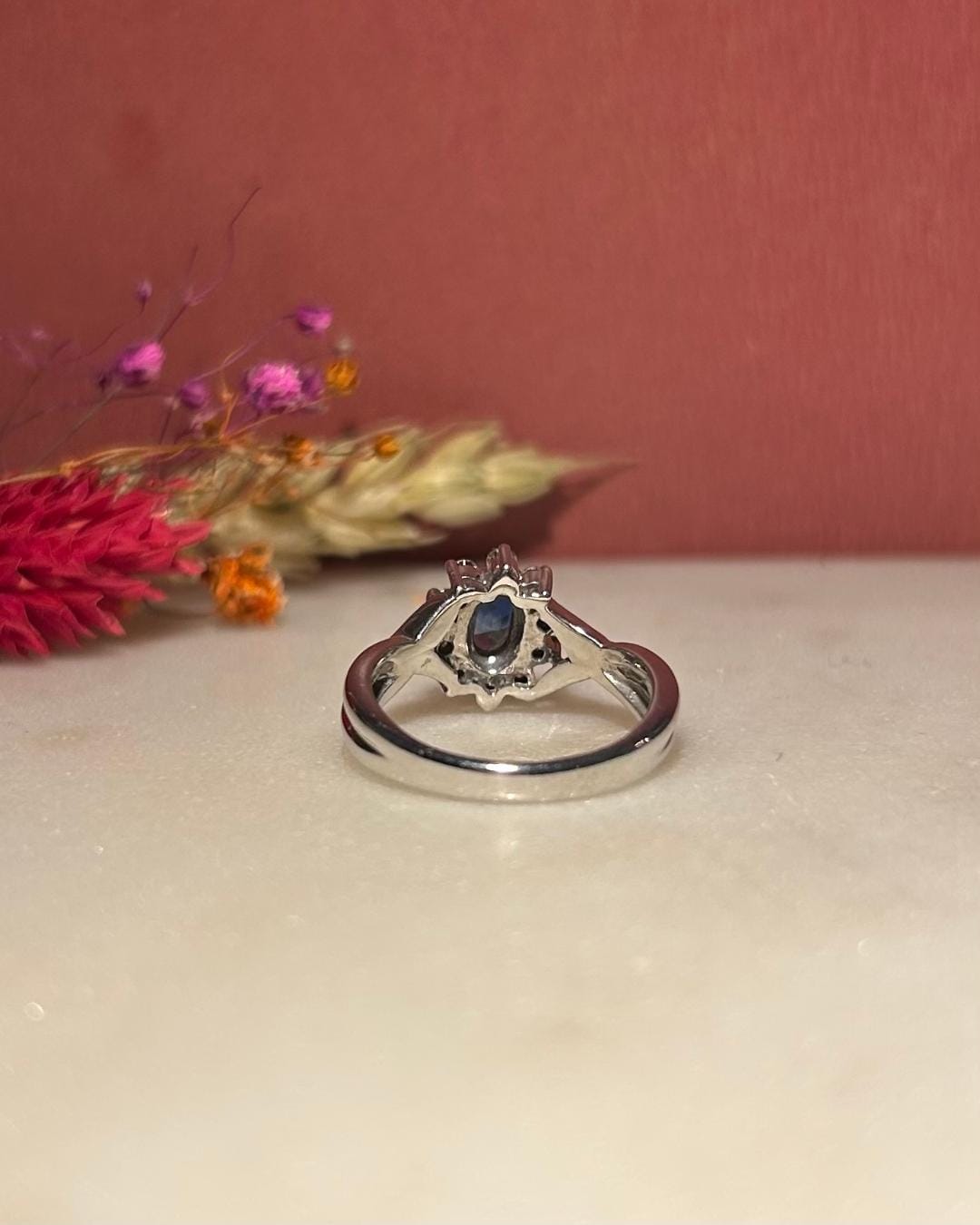 Bague Marguerite Saphir &amp; Diamants "Elissa" - Elliade Paris