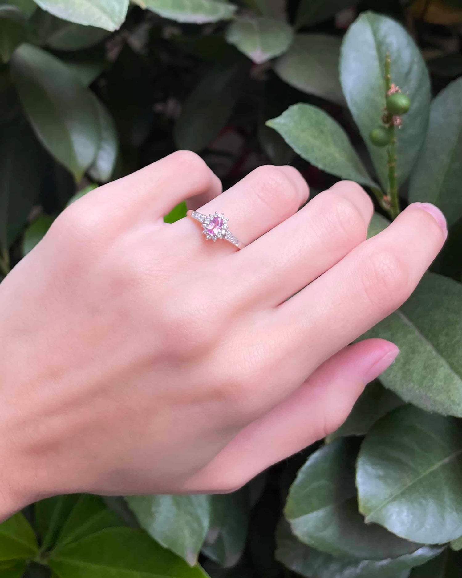 Bague Marguerite Saphir Rose &amp; 18 Diamants &quot;Tymaé&quot;