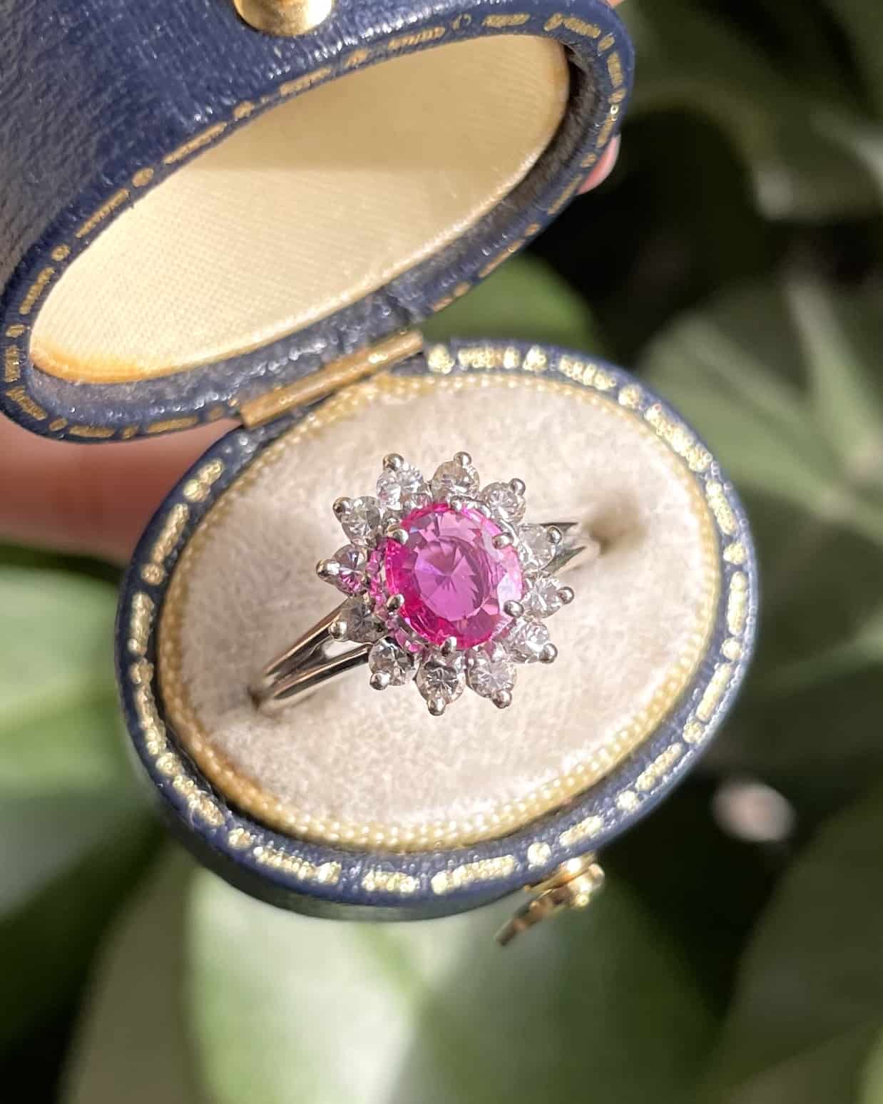Bague Marguerite Saphir Rose 1.50 Carat &amp; 12 Diamants "Judie"