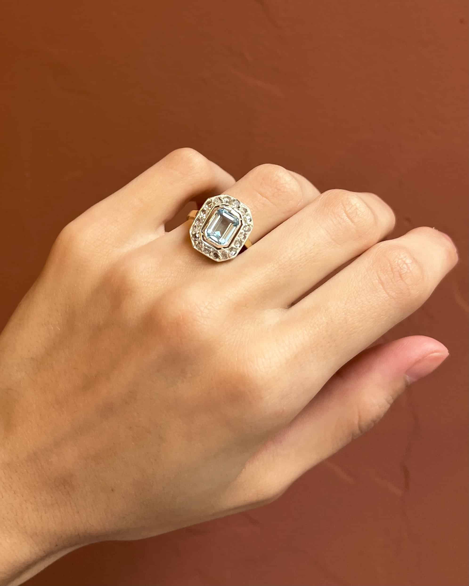 Bague Art-Déco Topaze 3 Carats &amp; 18 Diamants "Valeriya"