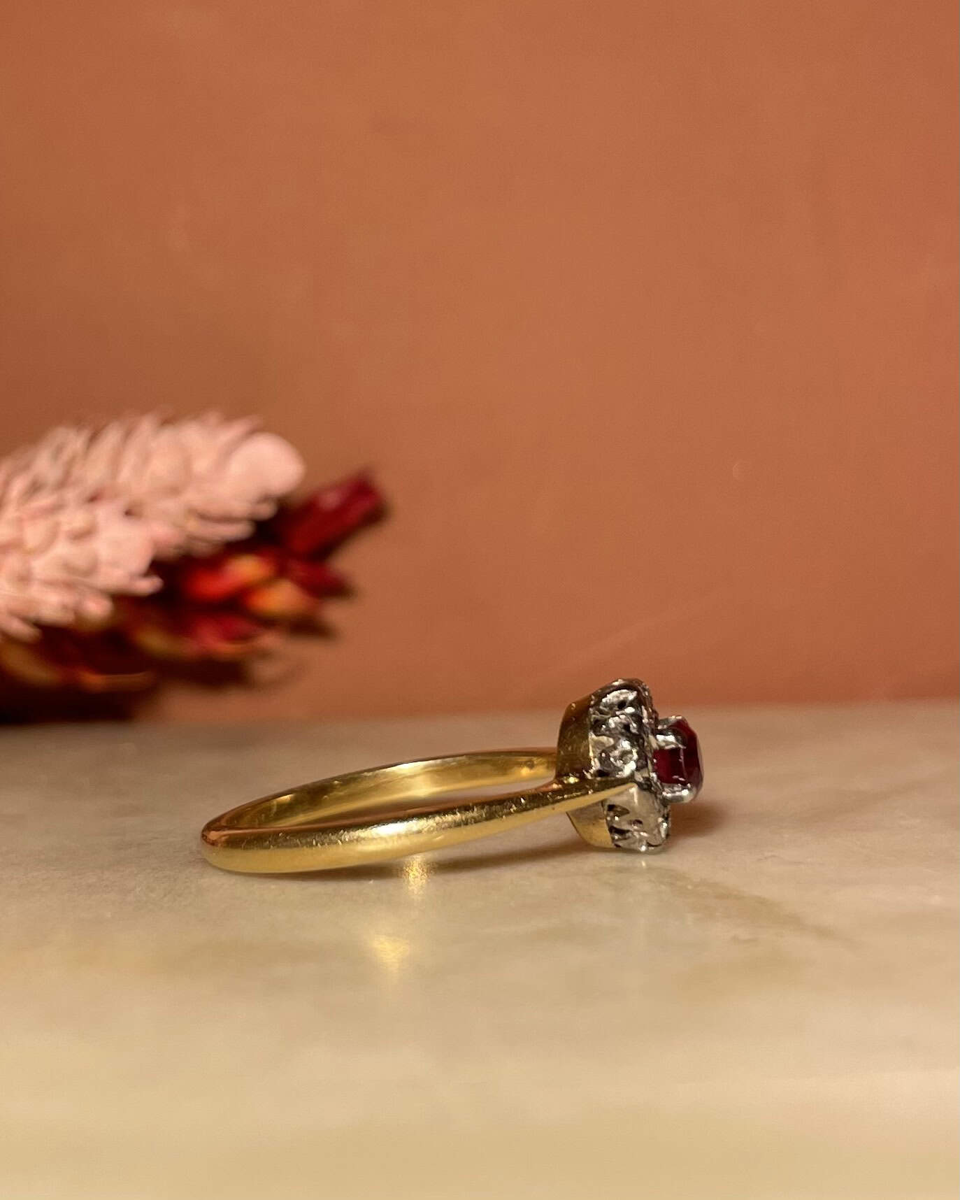 Bague Marguerite Rubis &amp; Diamants "Hanah" - Elliade Paris