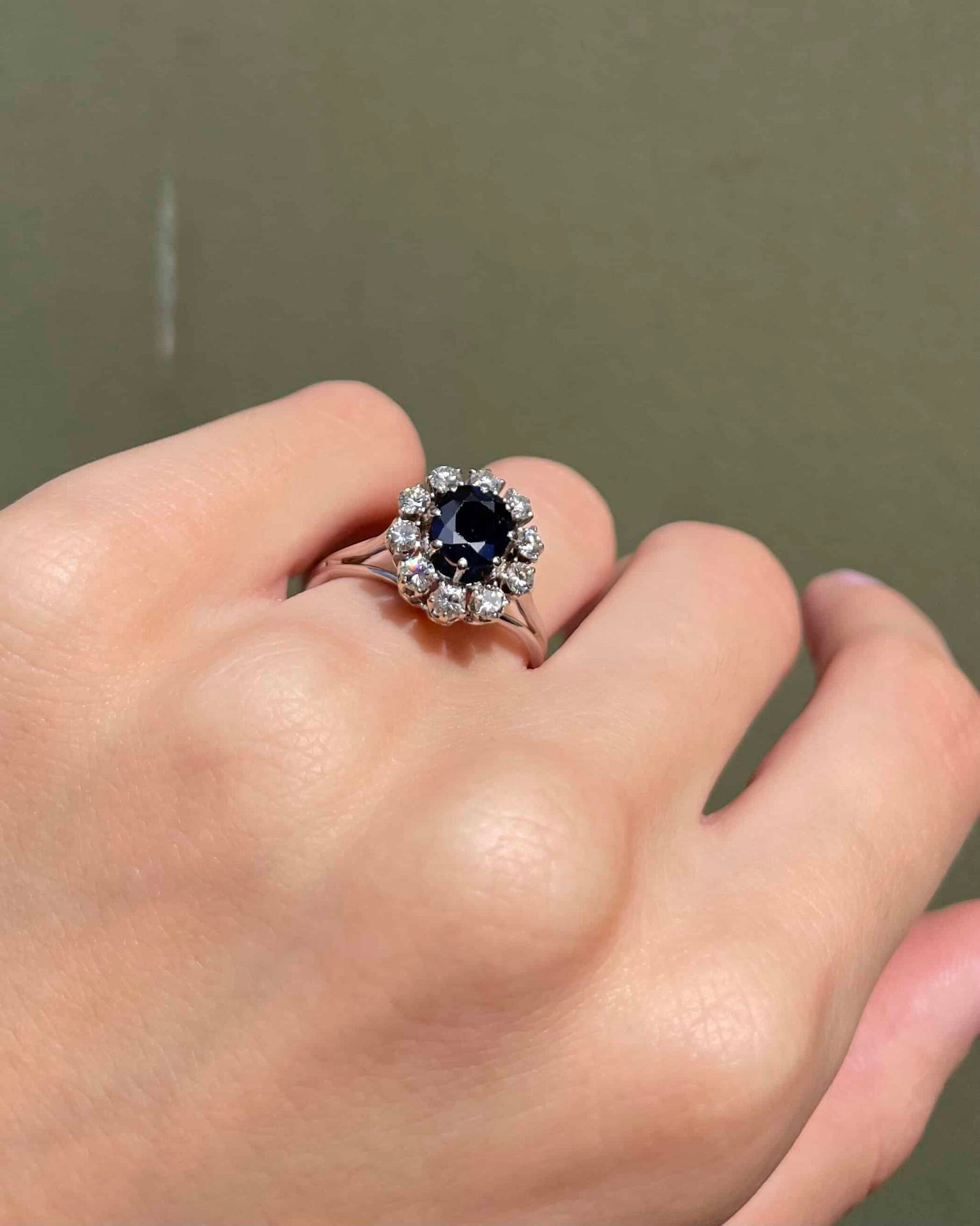 Bague Marguerite Saphir 1.50 carat &amp; Diamants &quot;Vanessa&quot;