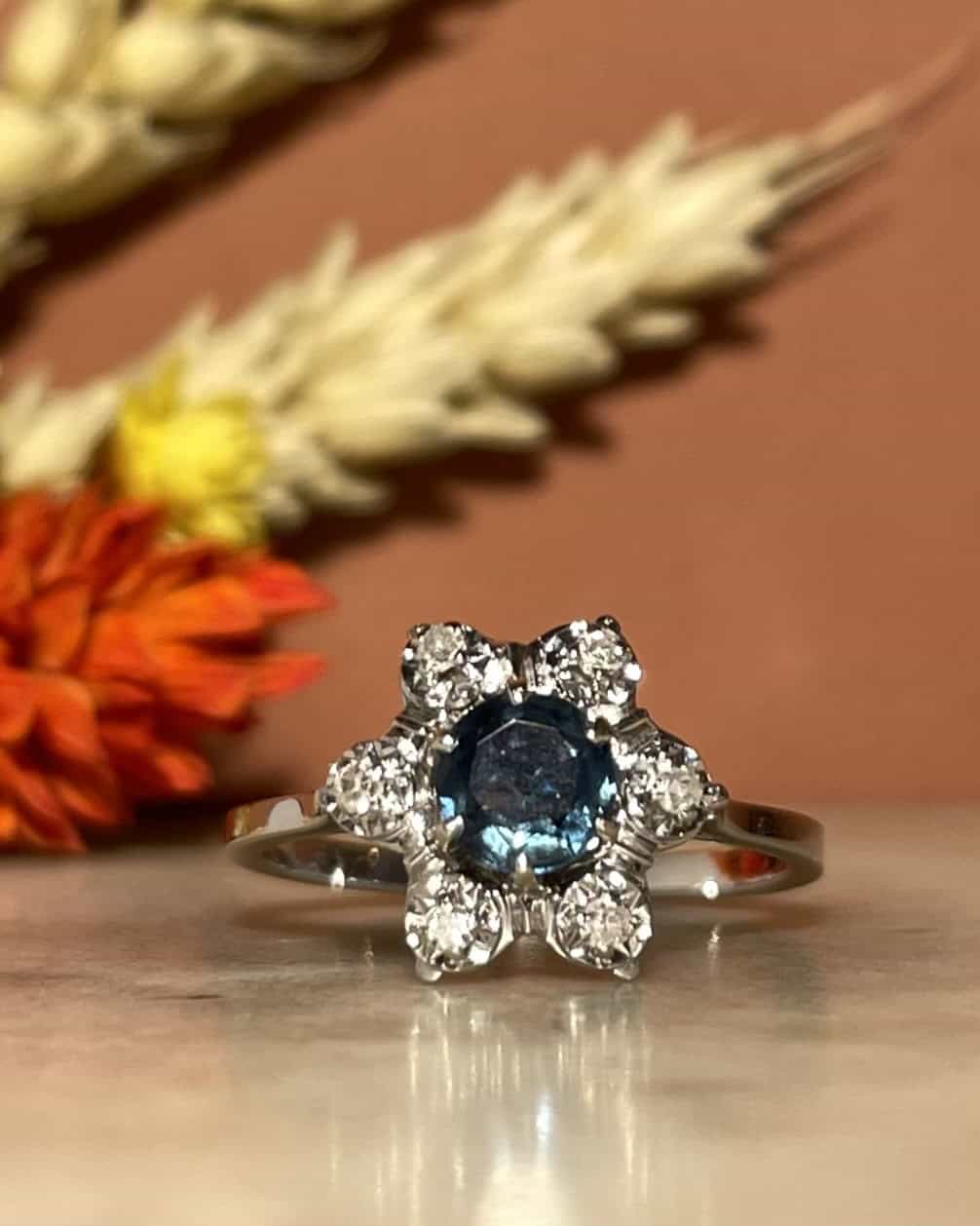 Anillo de zafiro margarita de 0,60 quilates y diamantes "Eliopé"