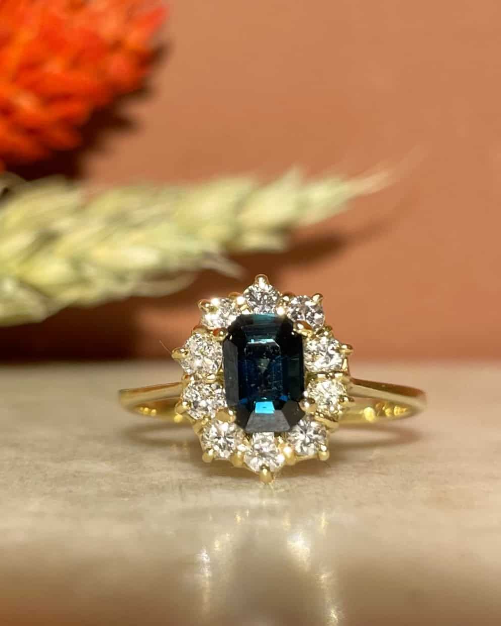 Anillo "Ornelia" con margaritas de zafiro y diamantes