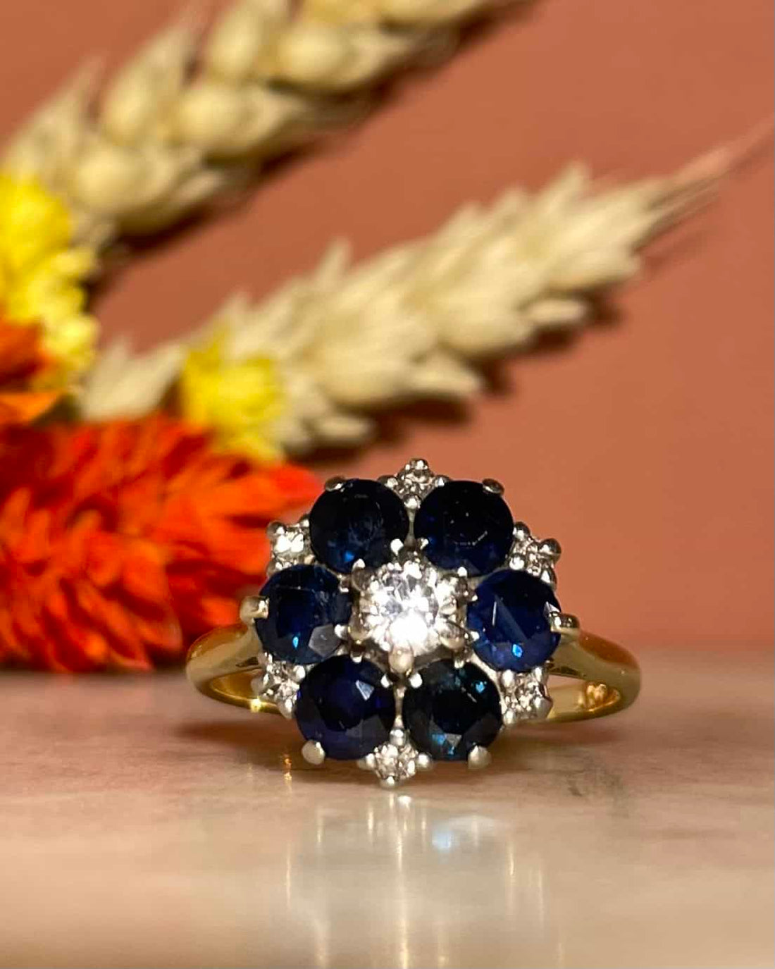 Bague Marguerite Saphirs 1.50 carat &amp; Diamants &quot;Suzy&quot;