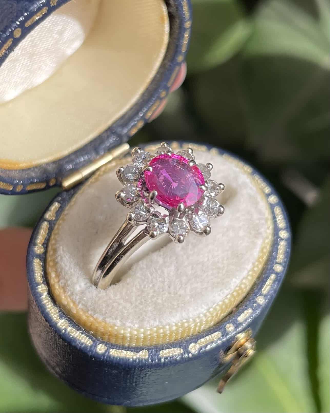 Bague Marguerite Saphir Rose 1.50 Carat &amp; 12 Diamants "Judie"