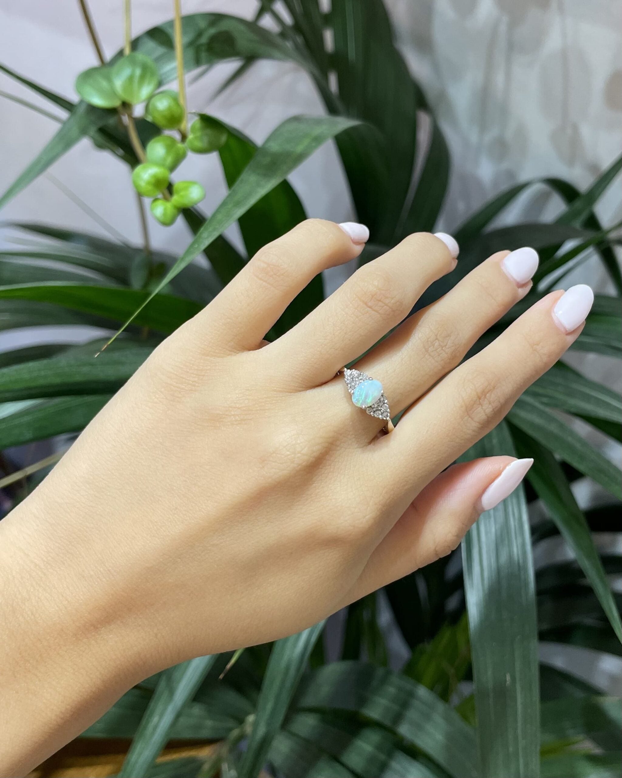 Anillo trilogía de ópalo y diamantes "Sirine"