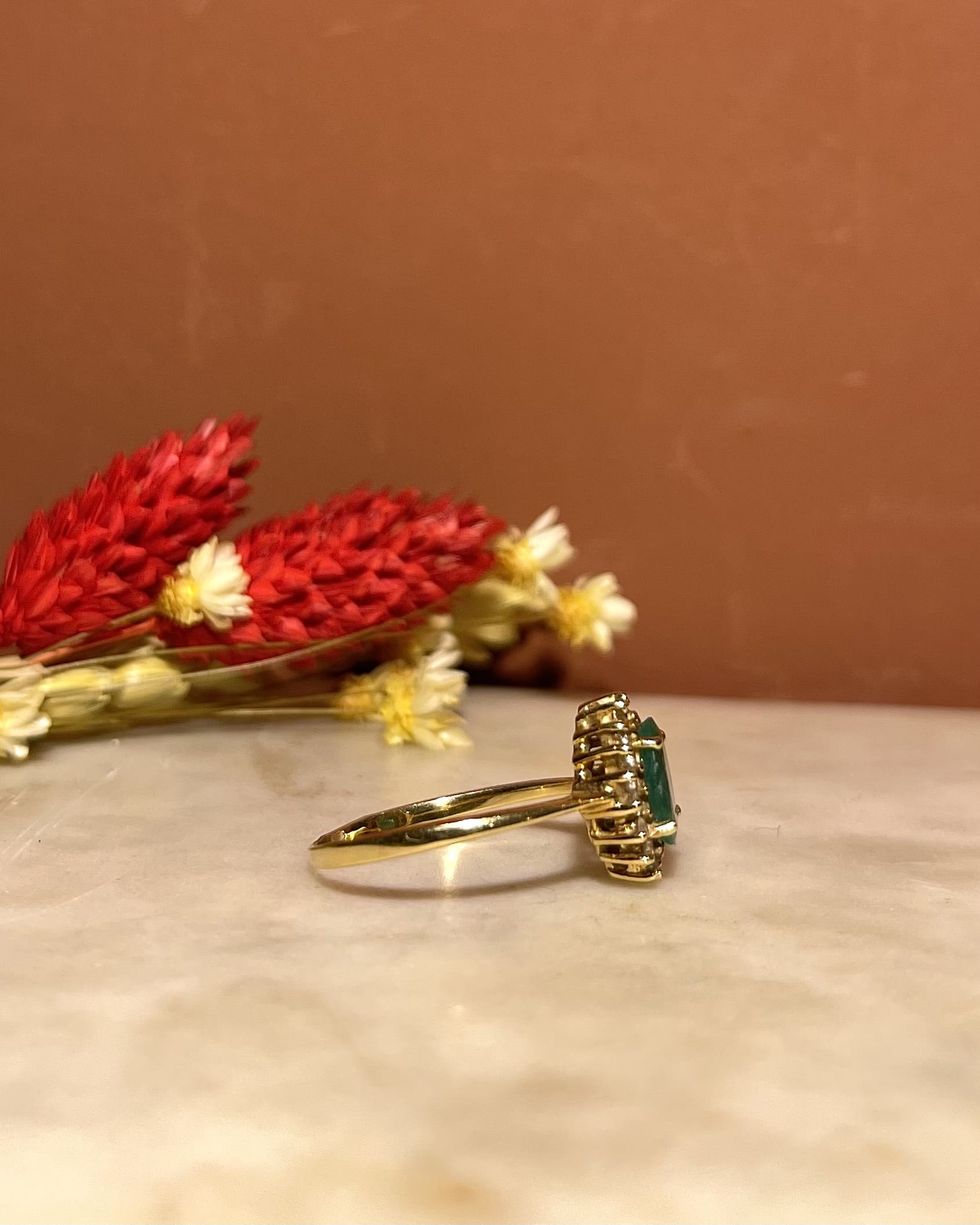 Bague Marguerite Emeraude 1 Carat &amp; 18 Diamants "Tabia"