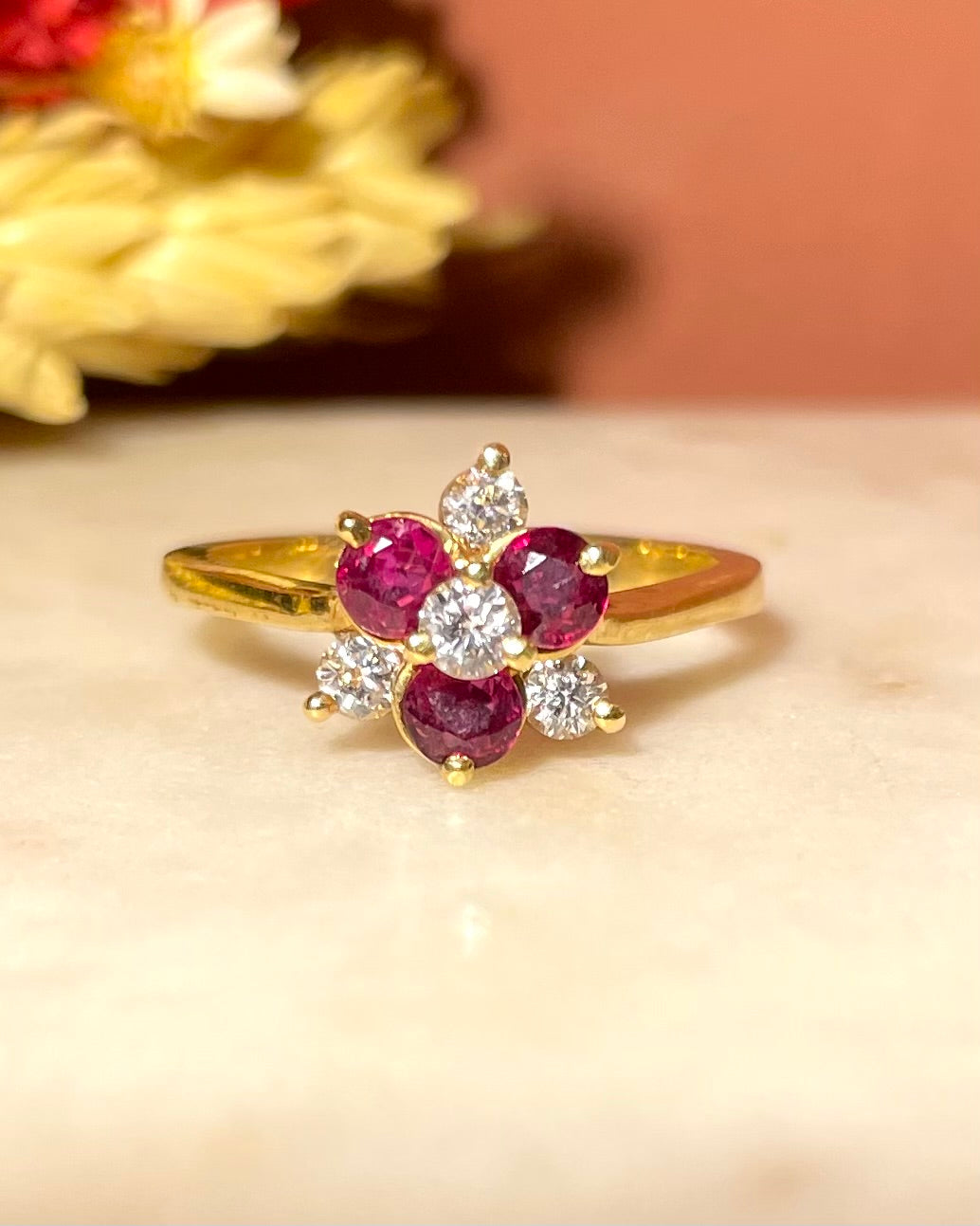 Bague Marguerite Rubis &amp; Diamants "Cressida" - Elliade Paris