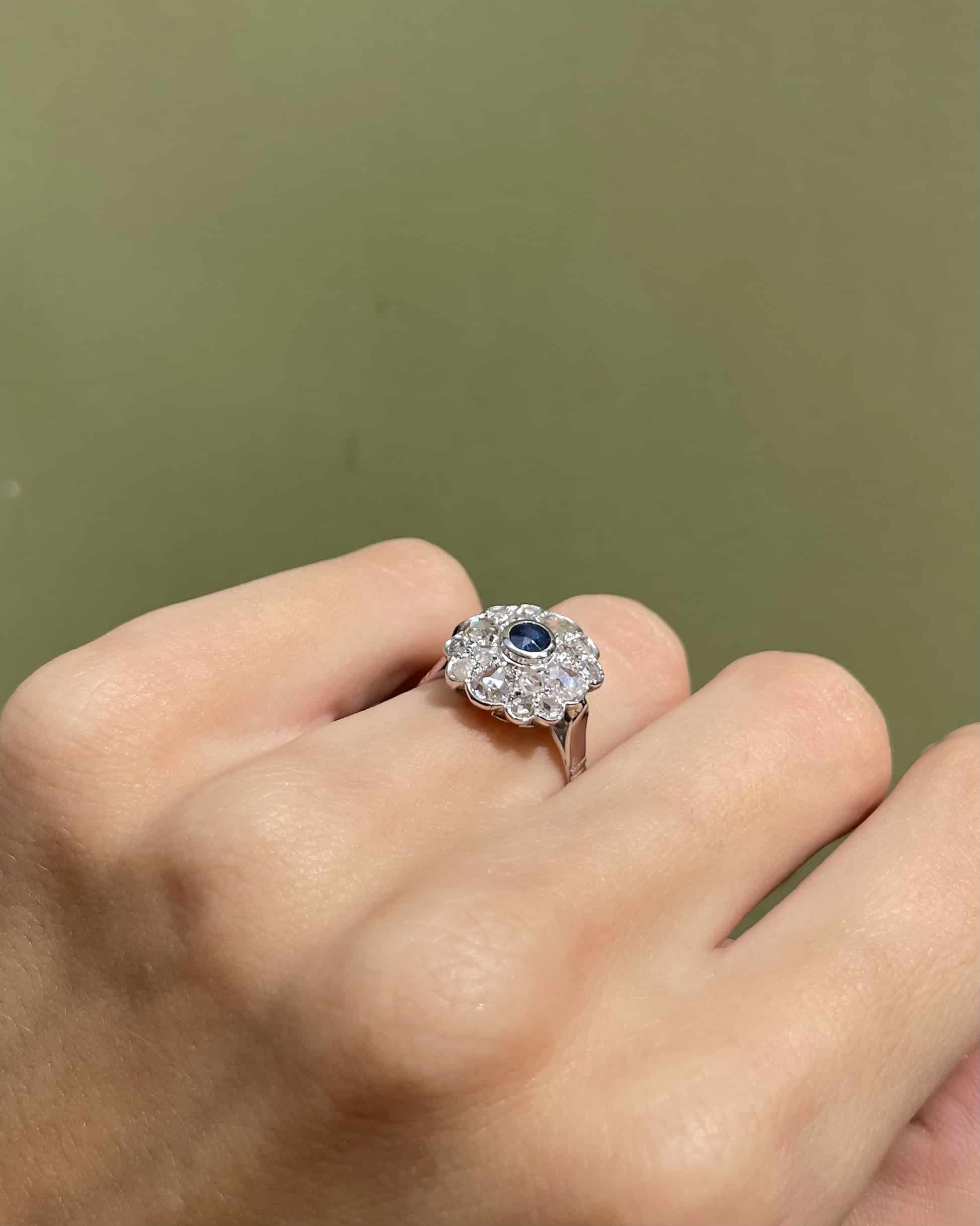Bague Marguerite Saphir &amp; 16 Diamants "Sherry"