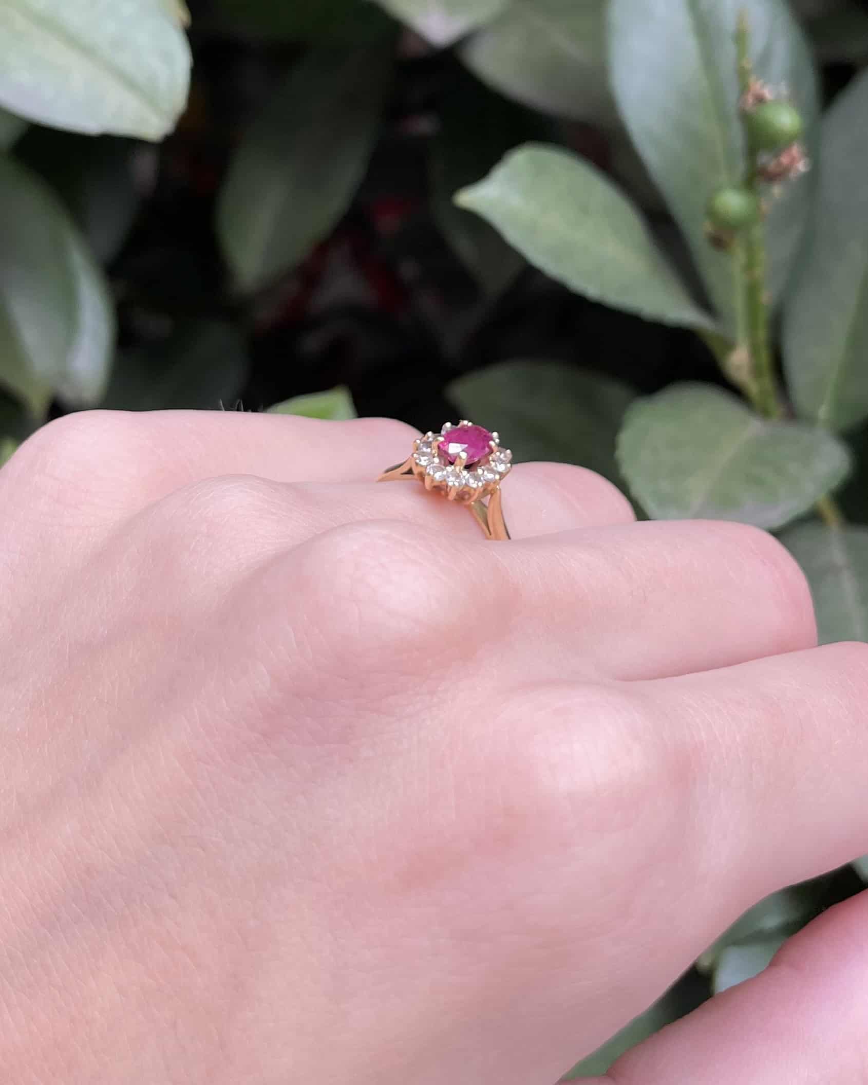 Bague Marguerite Rubis 0.60 carat &amp; Diamants 0.24 carat "Rosanne"