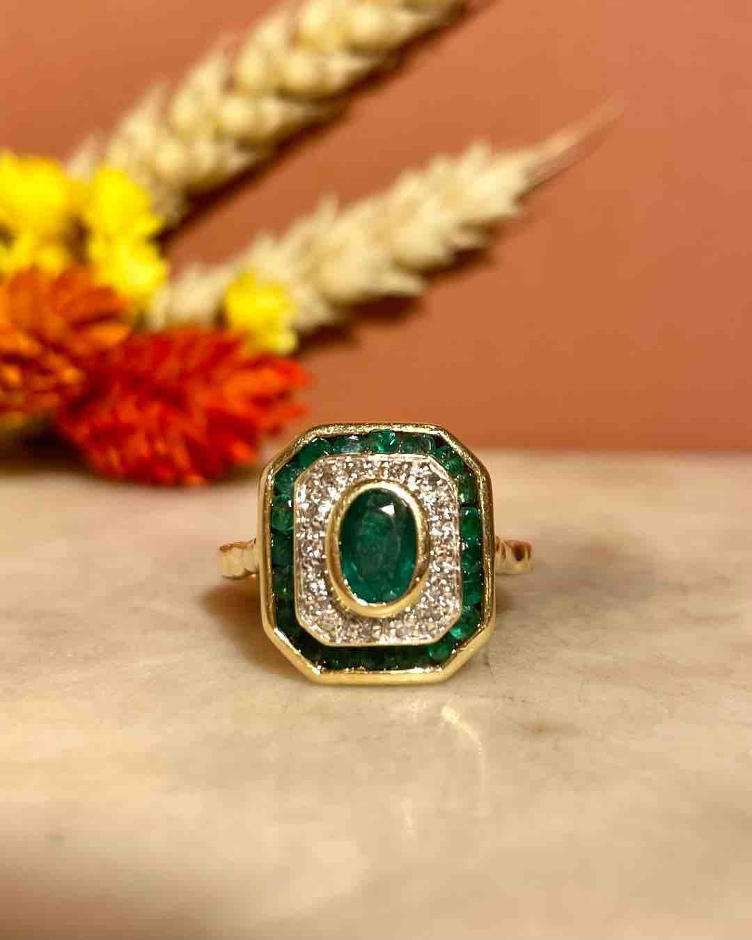 Bague Style Art-Déco Émeraudes 0.90 Carat et 14 Diamants "Xander"
