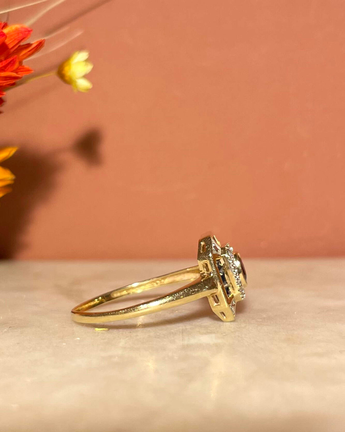 Anillo estilo art déco con 11 zafiros y diamantes "Della"