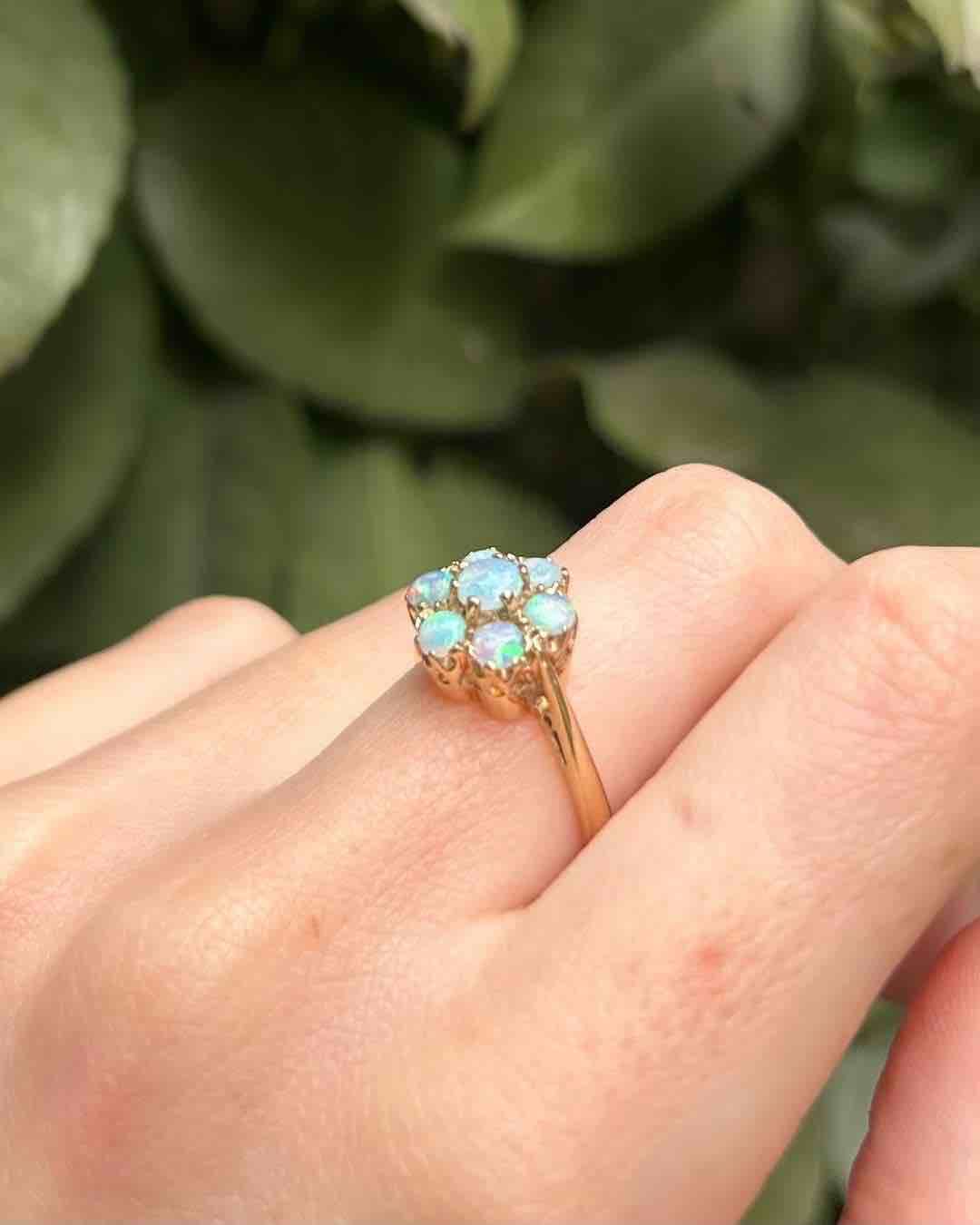 Bague Marguerite Vintage Opales 0.62 carat "Liora"