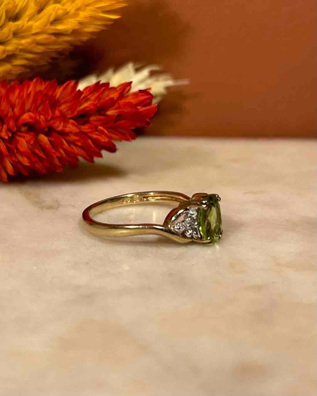 Anillo Tourbillon de Peridoto y Diamantes &quot;Loeva&quot;