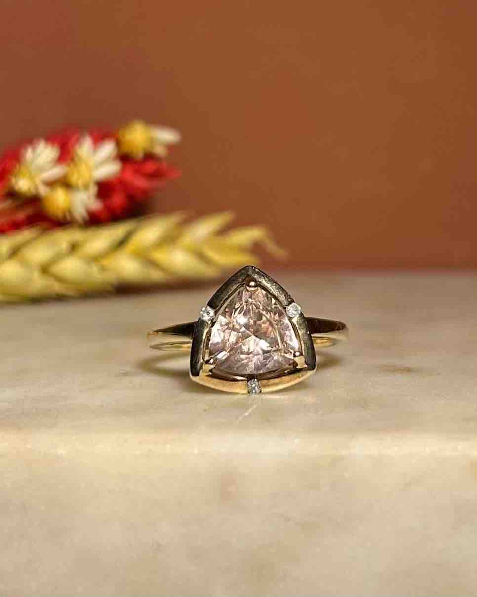 Bague vintage Morganite 2 carats et Diamants &quot;Elia&quot;