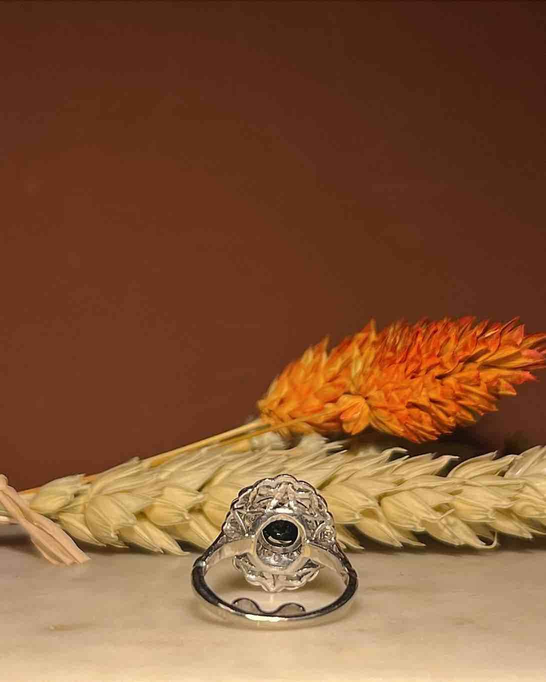 Anillo "Elijah" Art Déco de zafiro y 34 diamantes