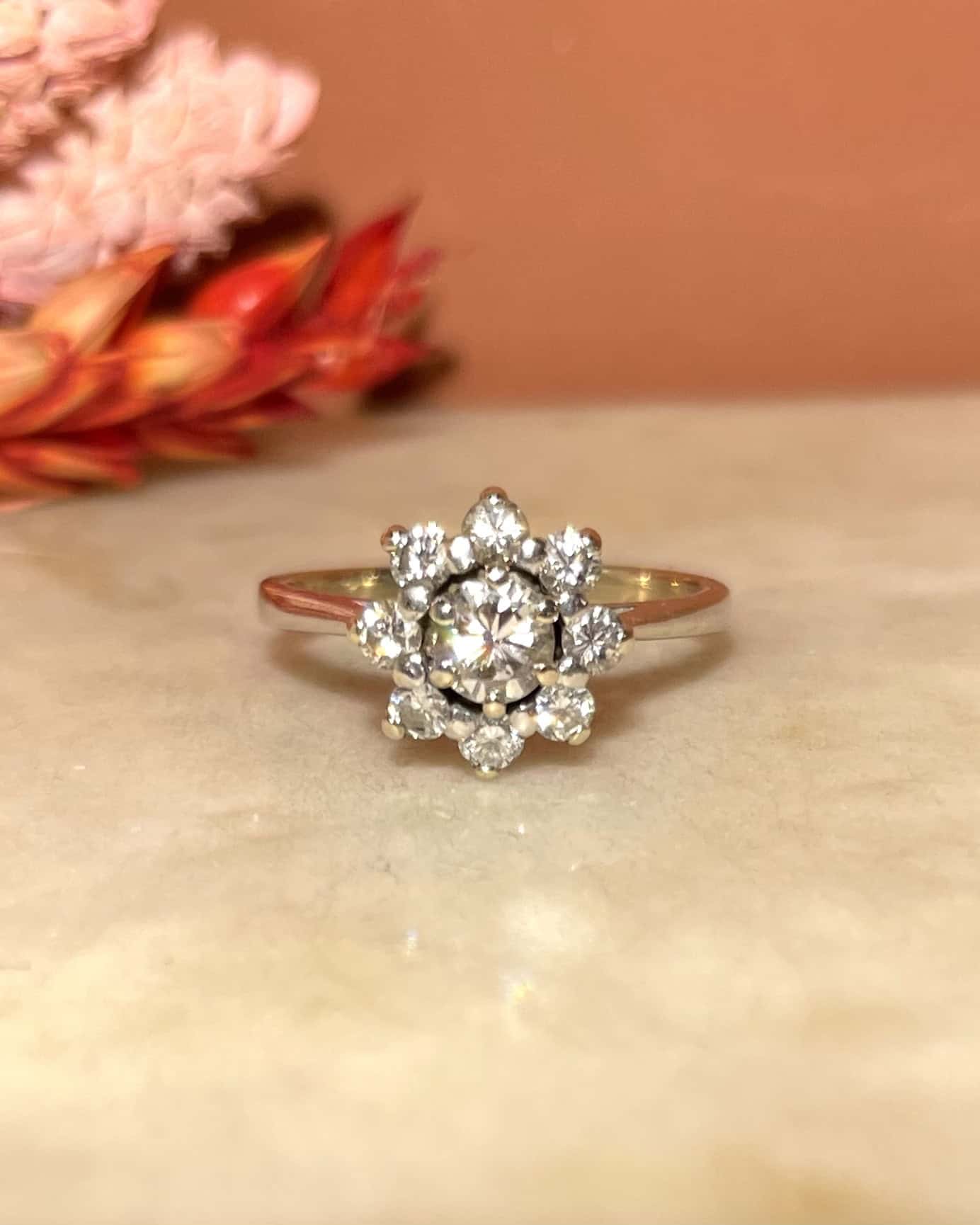 Anillo de margarita con diamantes "Xylie" de 0,70 quilates 