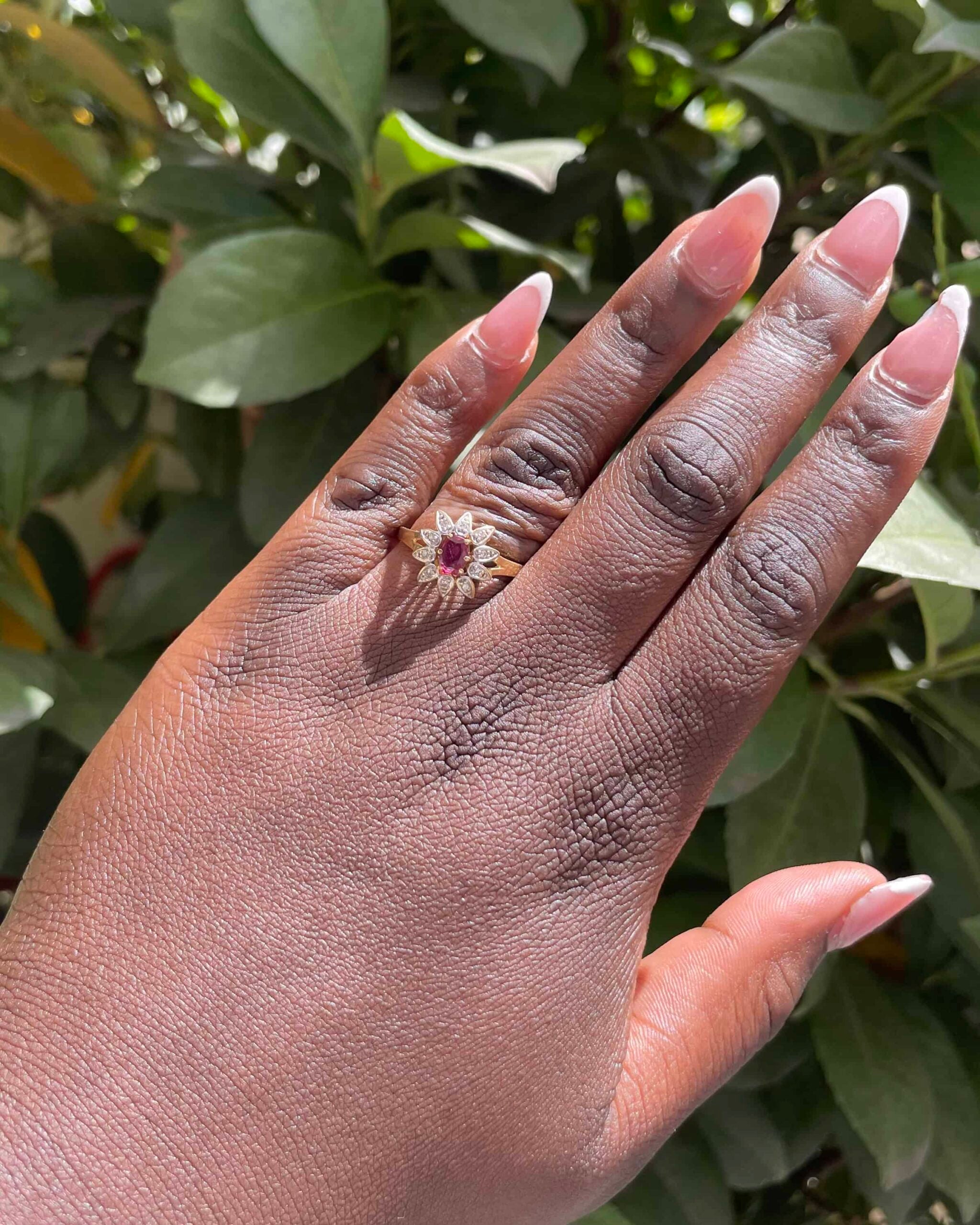 Bague Marguerite Grenat &amp; 10 Diamants "Aubrey"