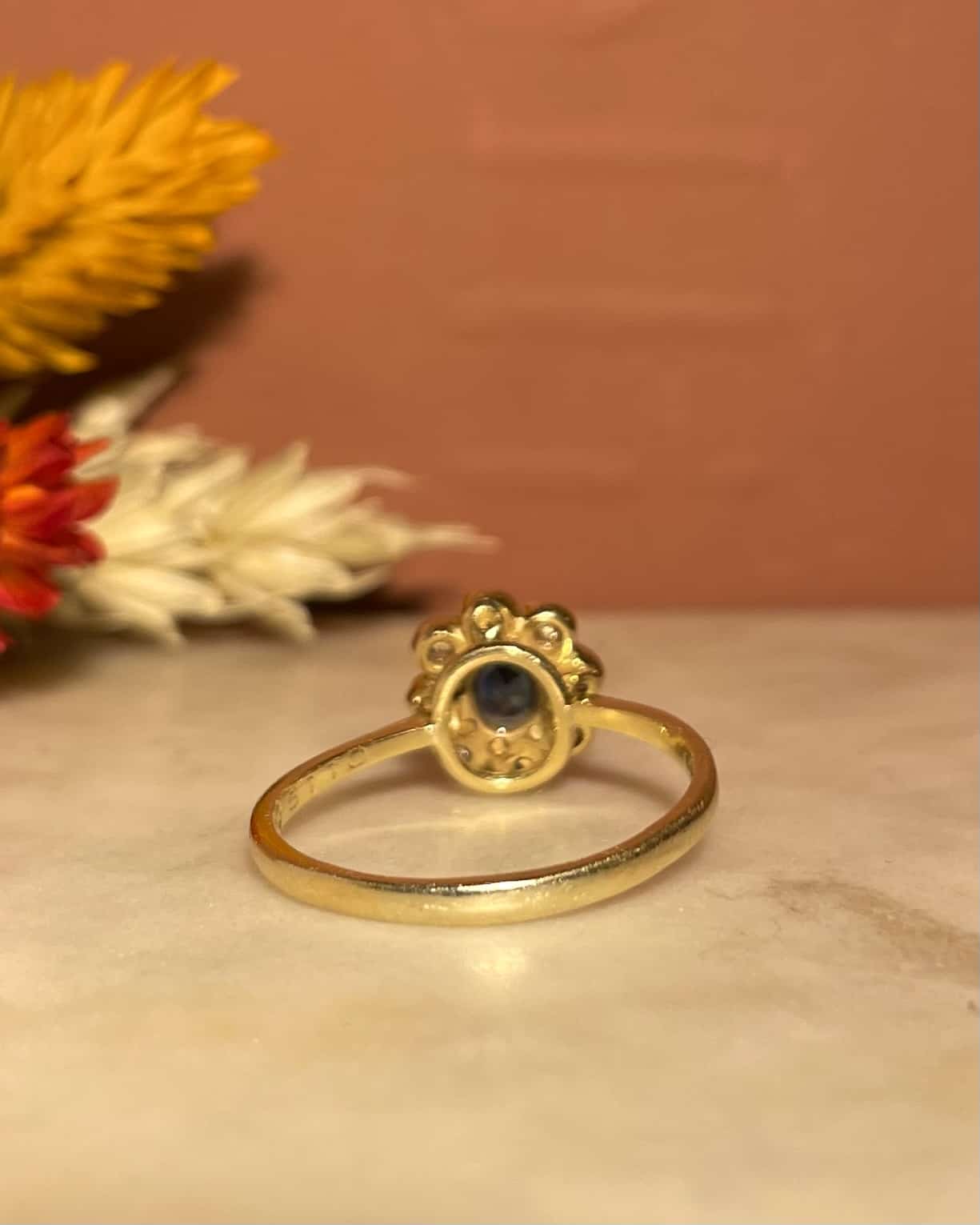 Bague Marguerite Saphir 0.75 Carat &amp; 8 Diamants "Roxy"