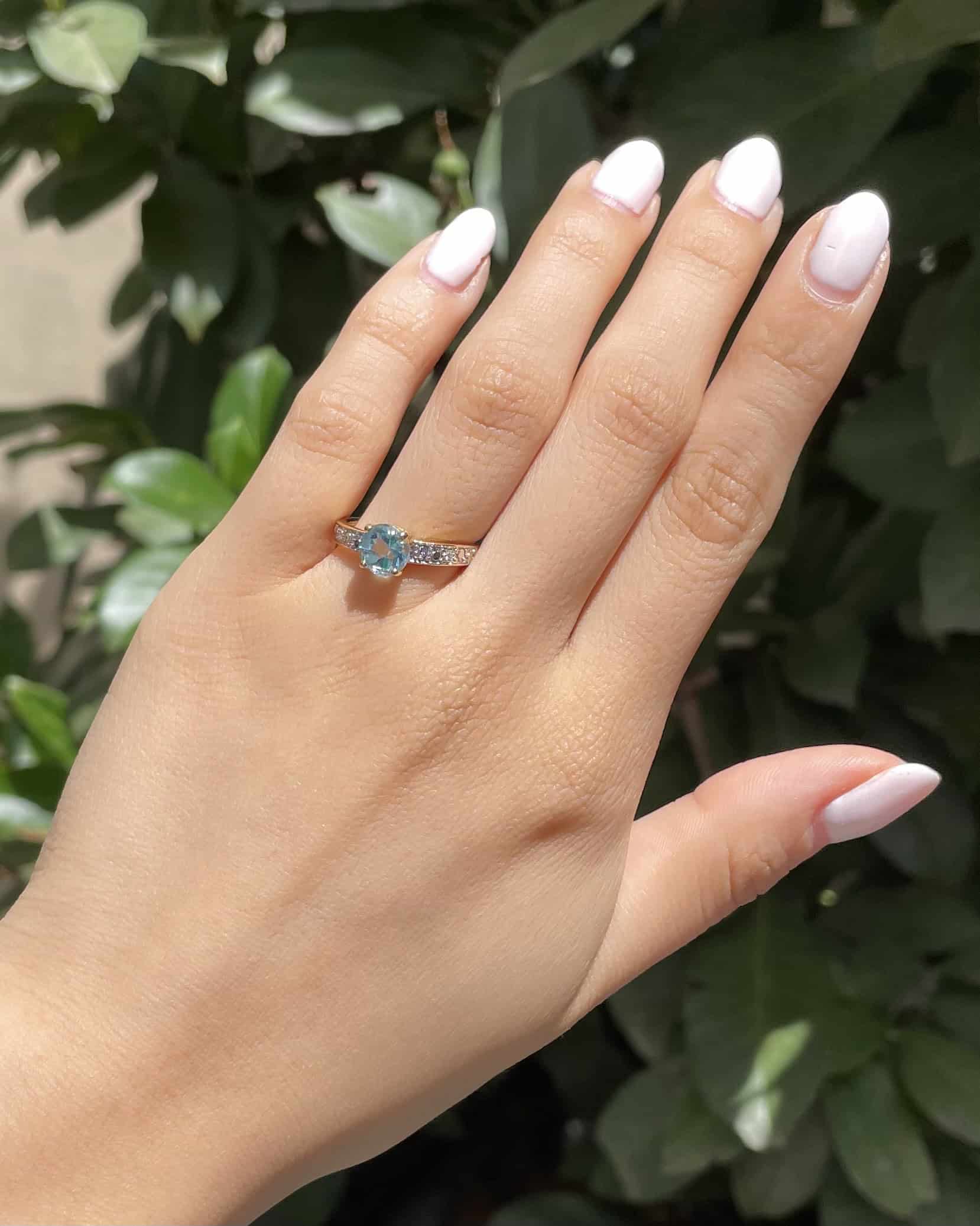 Anillo solitario de topacio y diamantes "Jennah"