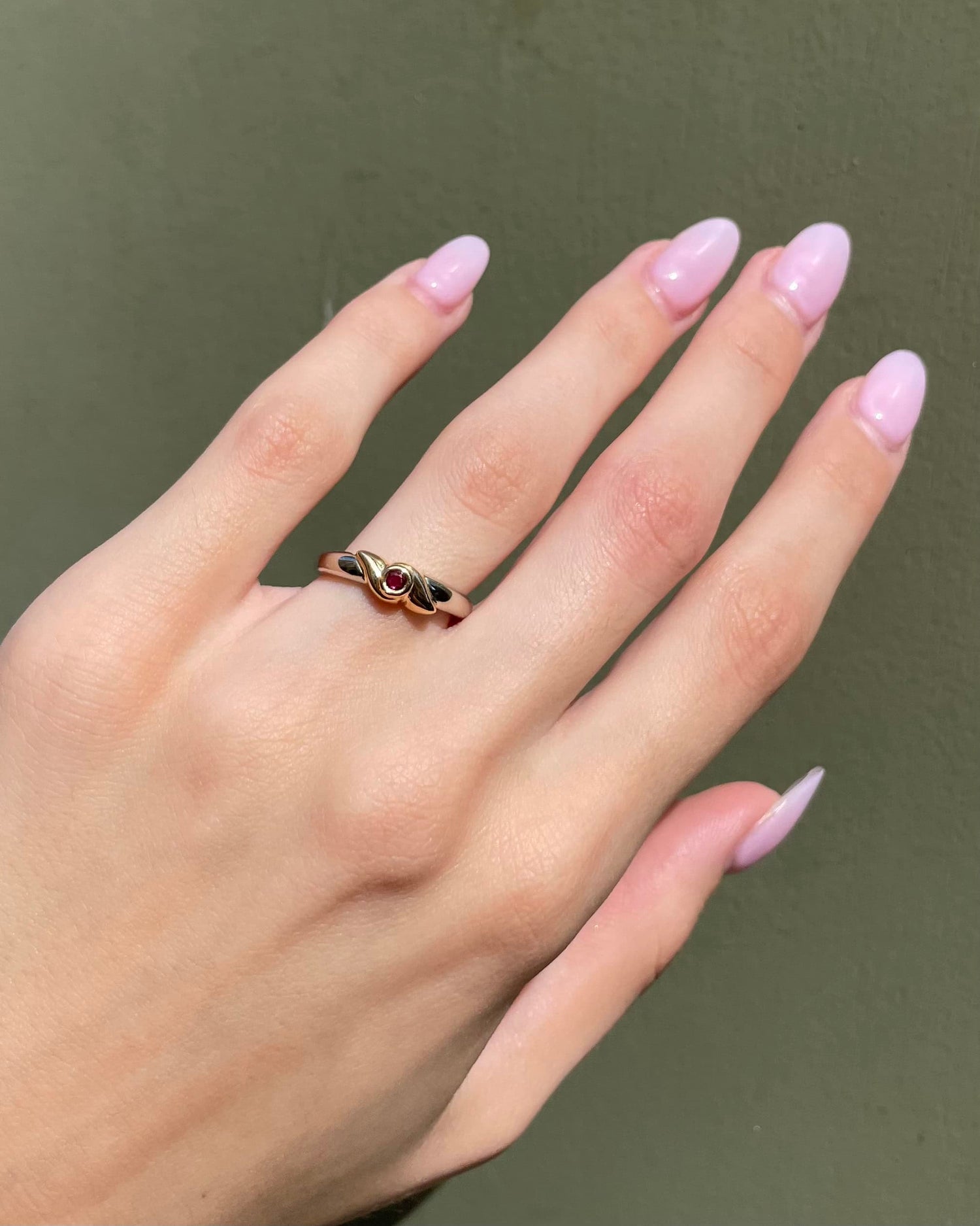 Anillo brazalete de rubí bicolor &quot;Sophie&quot;