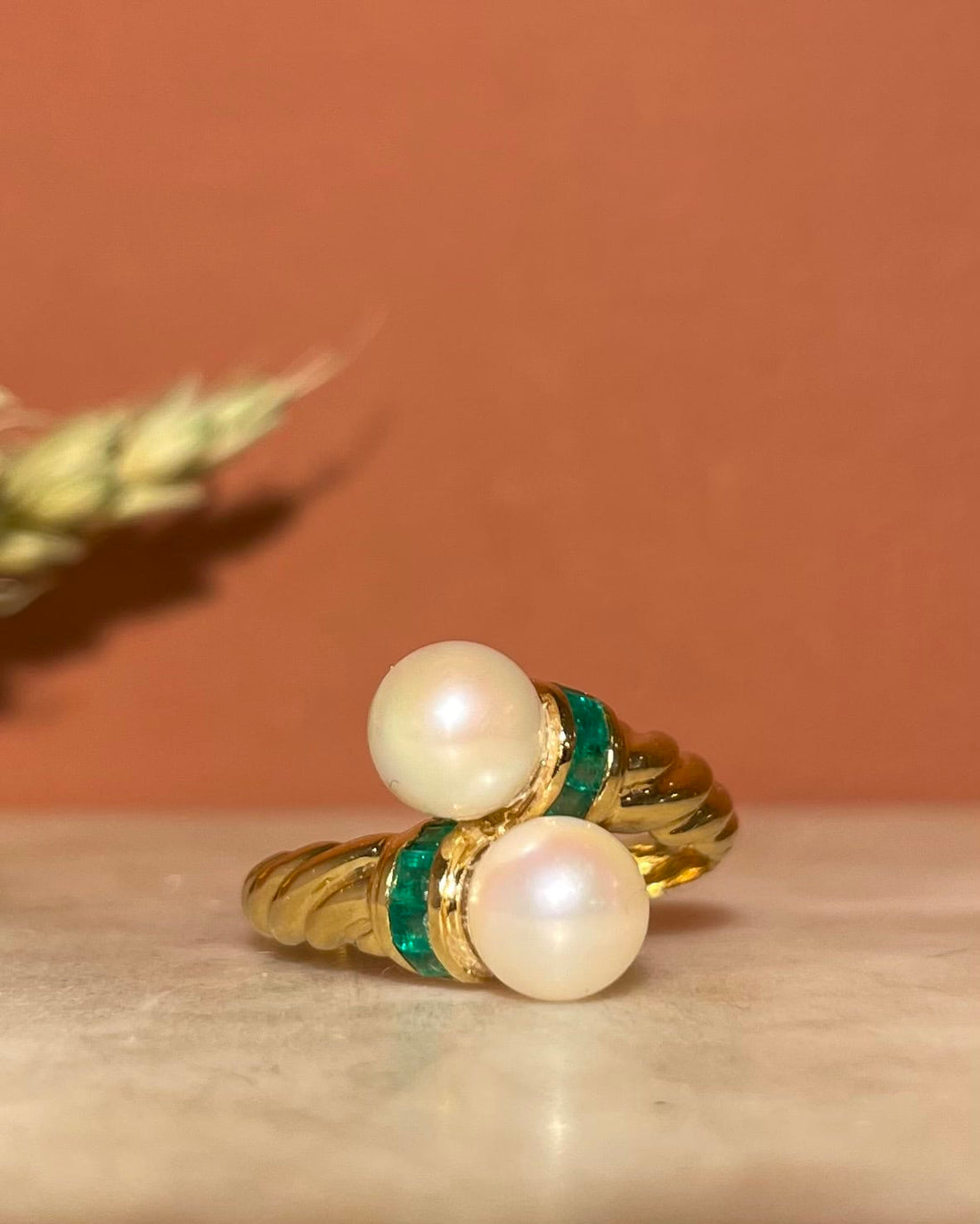 Bague jonc Torsadée Perles &amp; Émeraudes &quot;Gianna&quot;