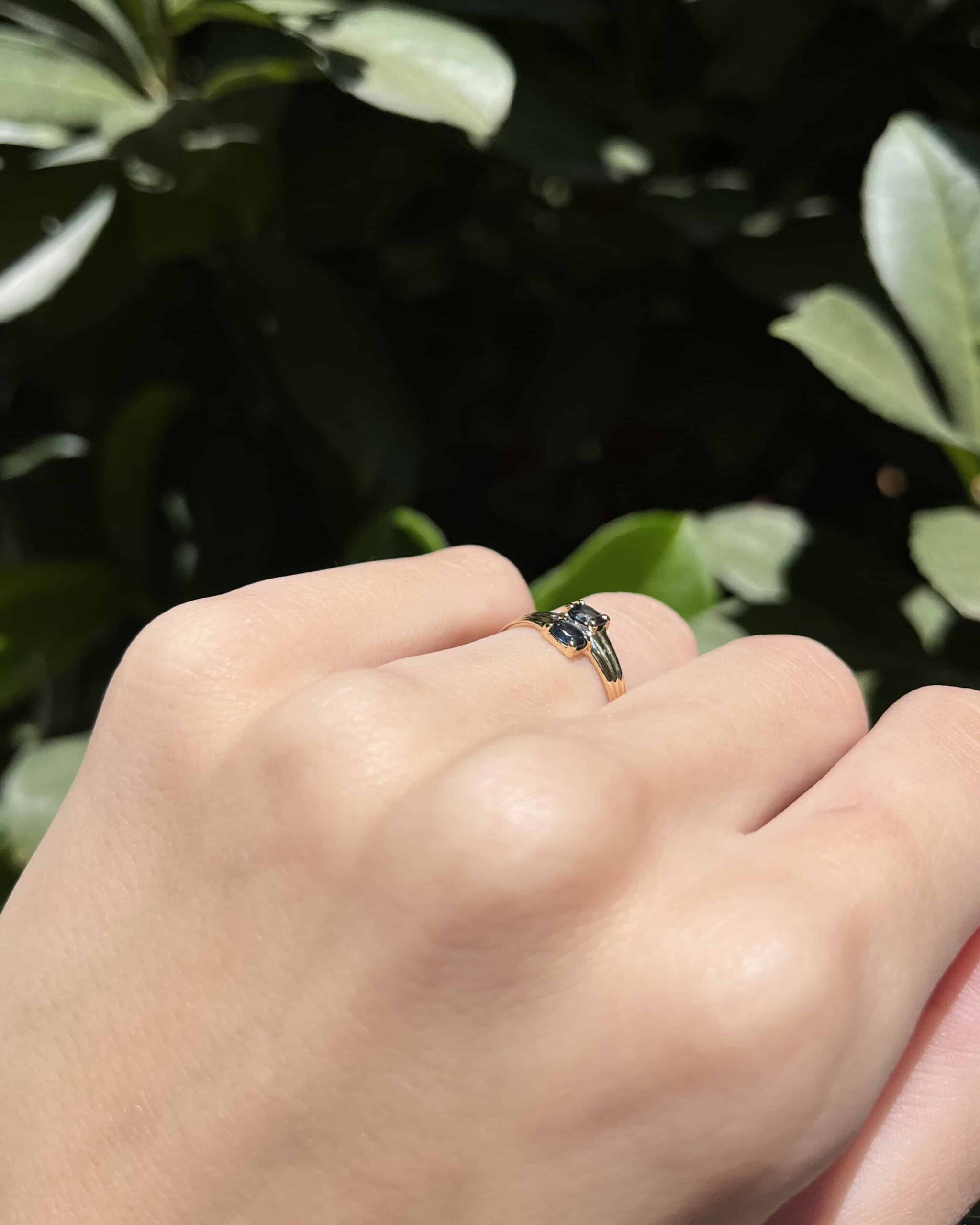 Anillo "Leonara" de zafiro y diamantes "Tú y yo"