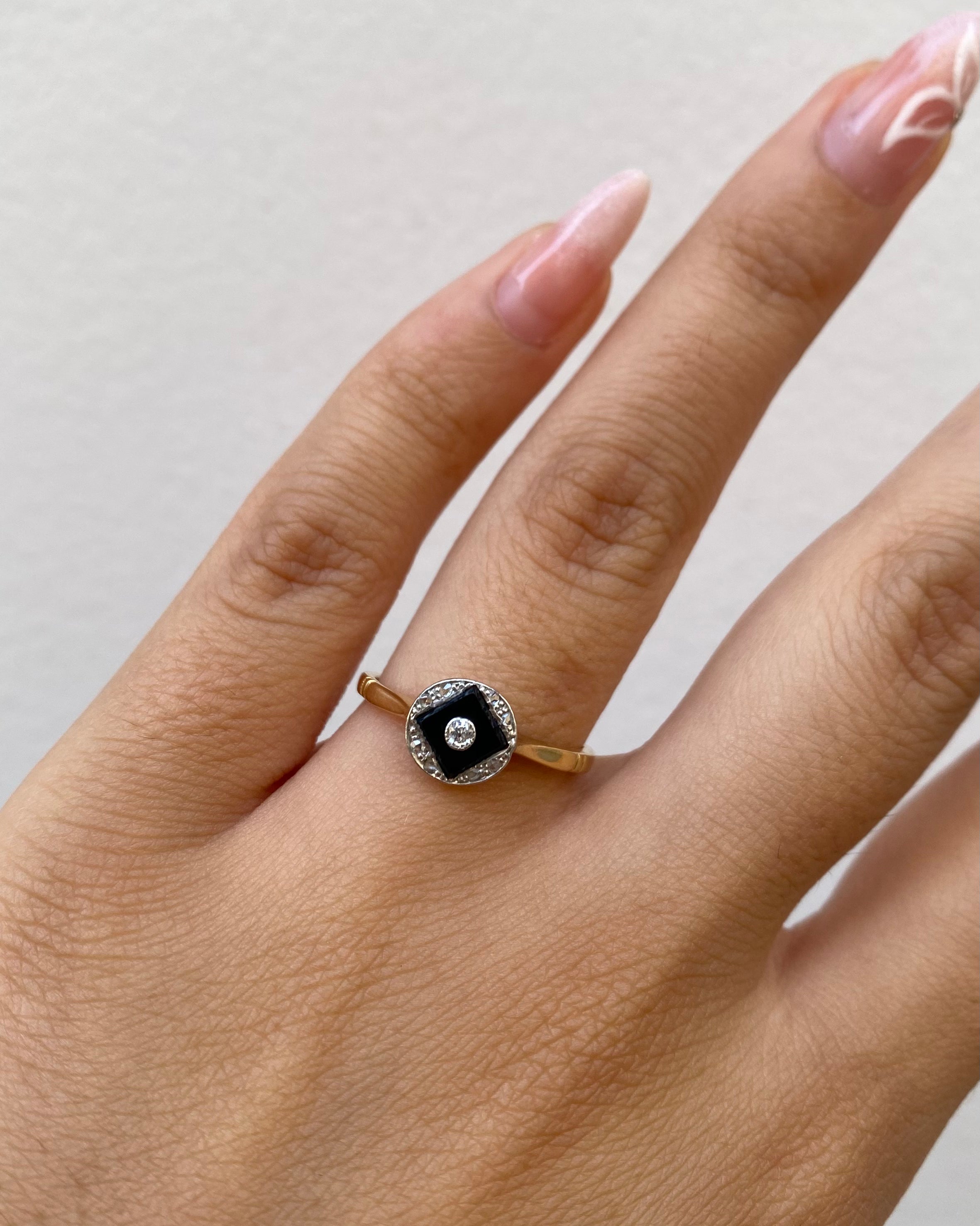 Anillo Art Déco Ónix y Diamantes "Adèle"