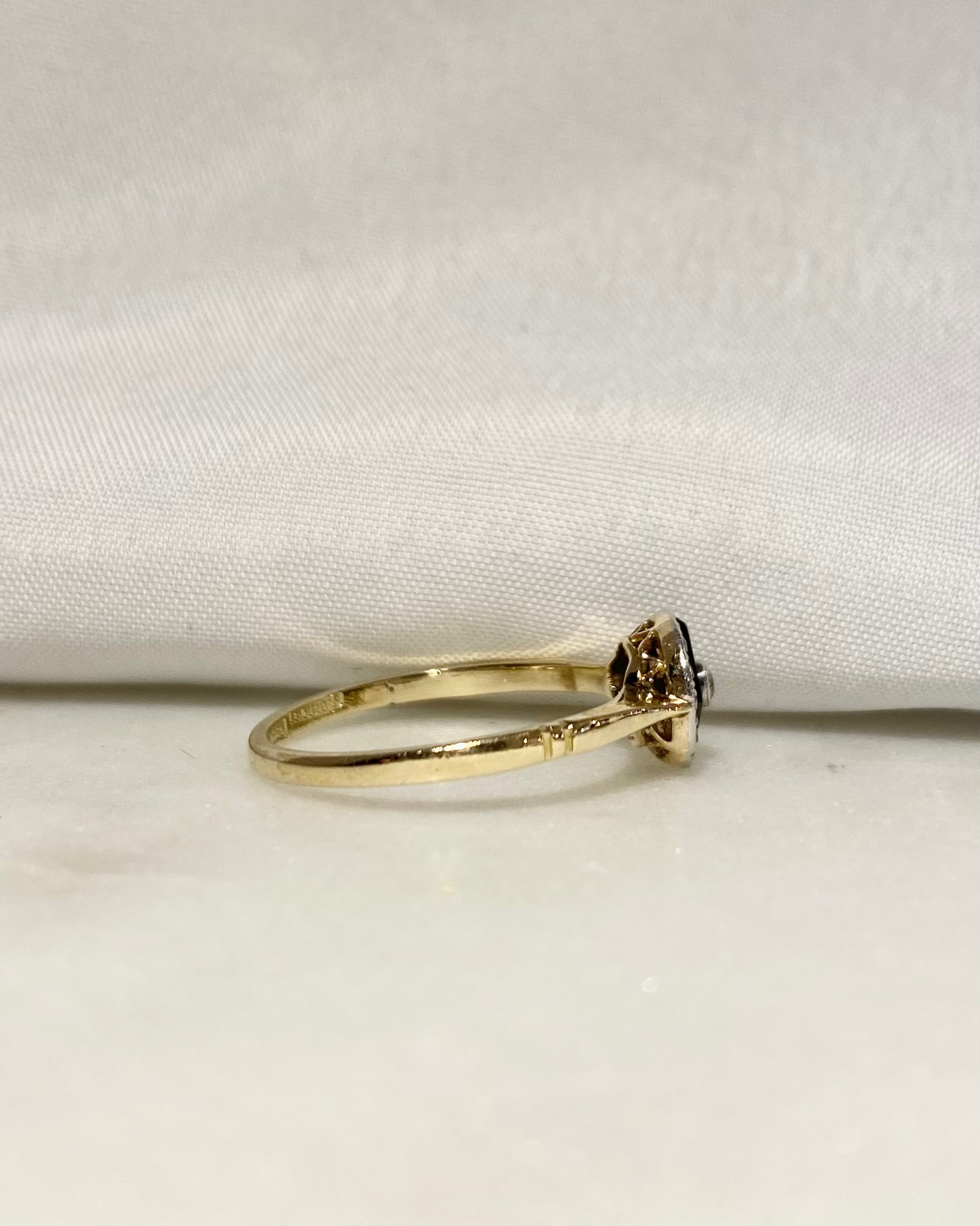 Anillo Art Déco Ónix y Diamantes "Adèle"