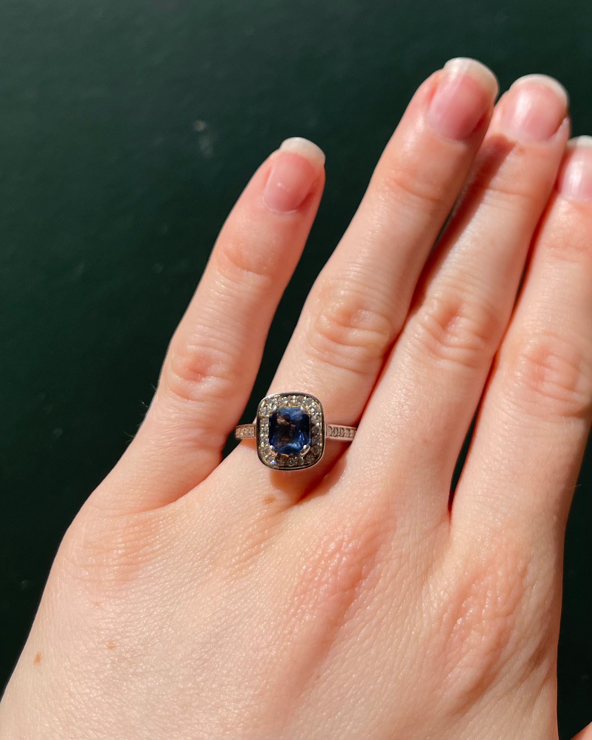 Bague Style Art-Déco Saphir 1.30 carat &amp; Diamants "Artémis"