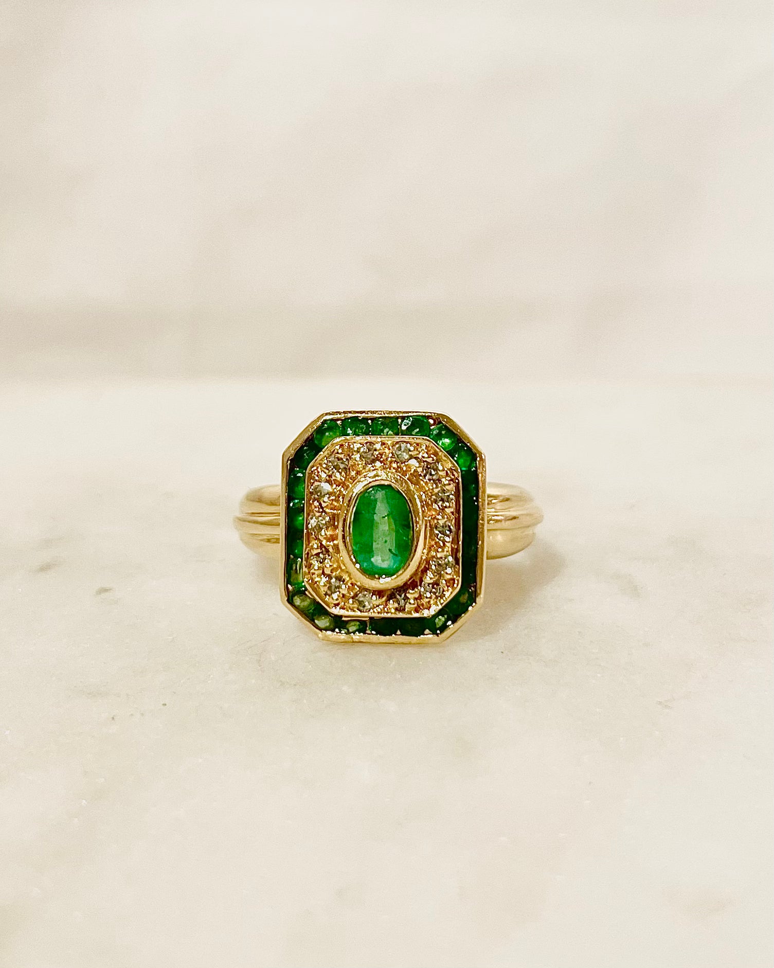 Bague Art Déco Emeraudes 0.87 carat &amp; Diamants “Amalia”