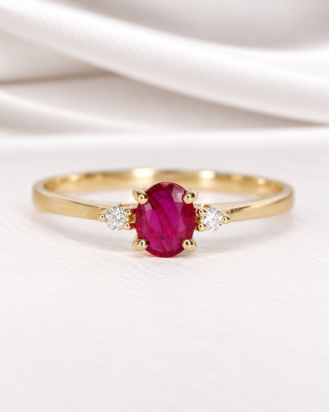 Anillo trilogía de rubíes y diamantes «Capucine»