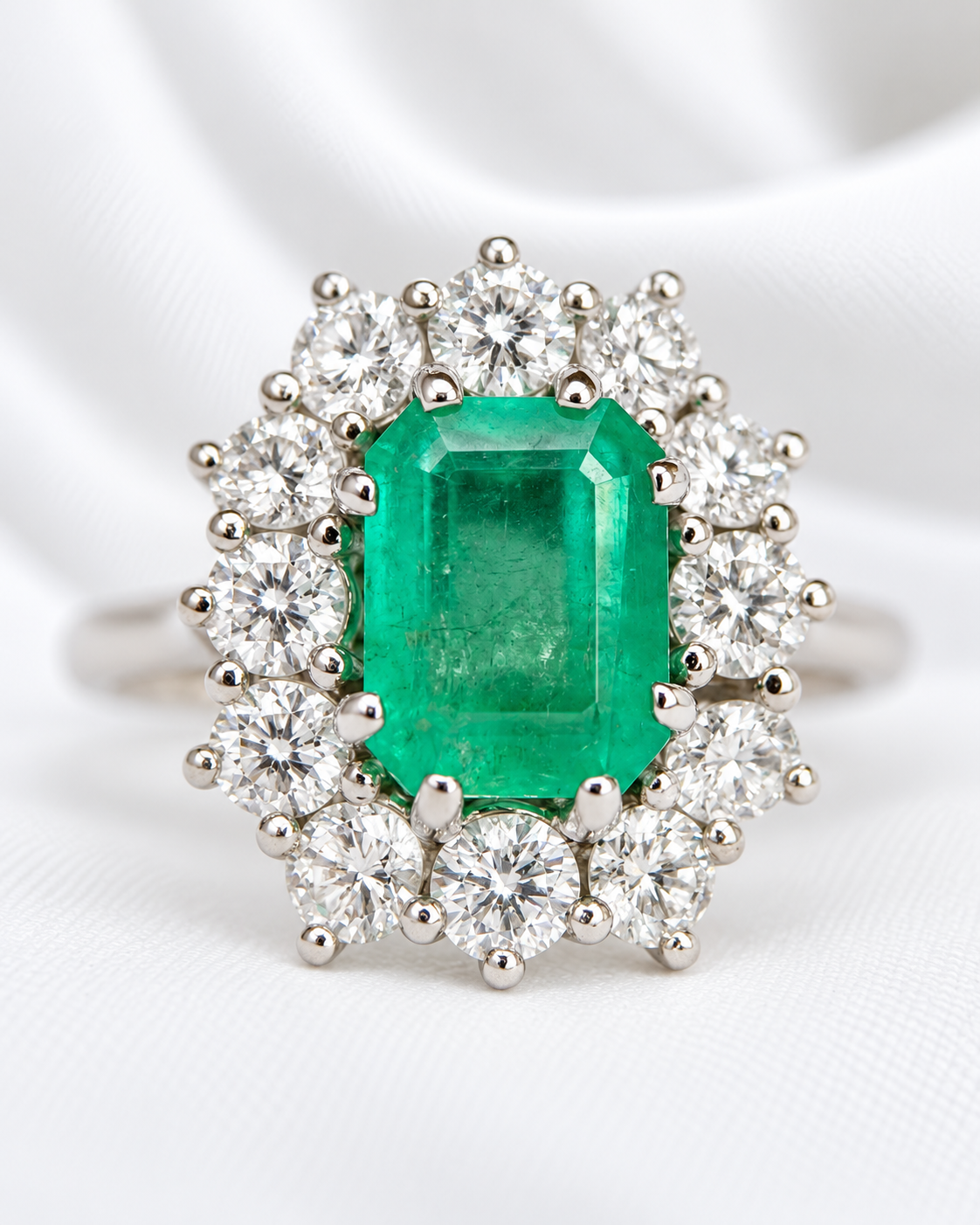 Colombian Emerald Daisy Ring 2.30 carats &amp; Diamonds 1.20 carats "Mélisse"
