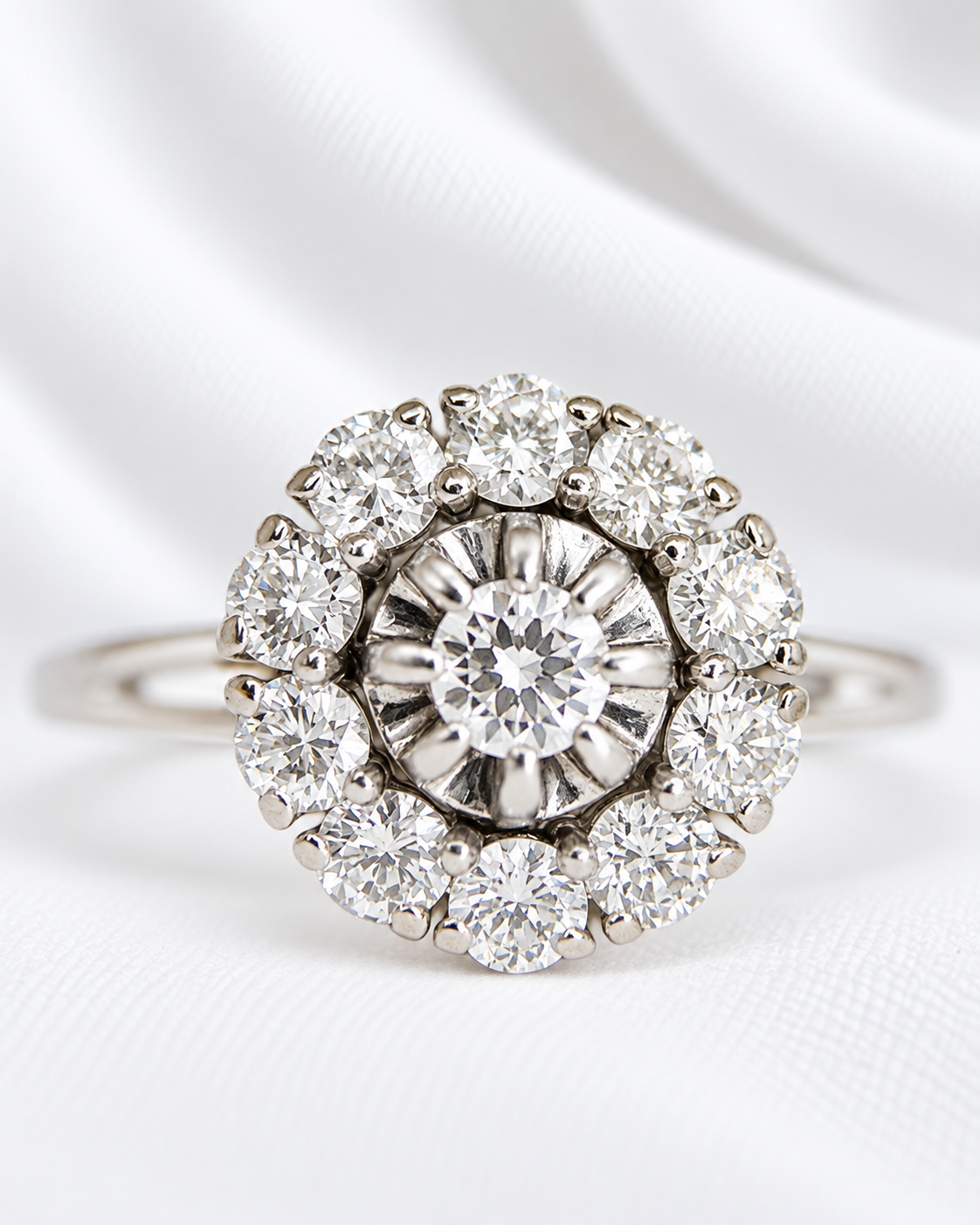 Anillo margarita de diamantes de 1.13 quilates y 4.42 g «Zoé»