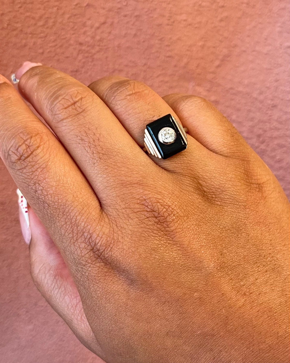 Art Deco-Style Ring, 0.28-carat G/SI1 Diamond &amp; Onyx “Éliane”