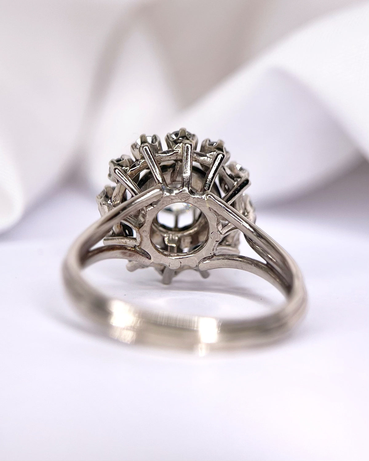 Anillo margarita de diamantes de 1.17 quilates y 4.91 g «Joëlle»