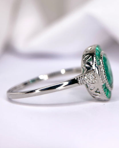Anillo art déco con esmeraldas de 1.09 quilates y diamantes «Raphaelle»