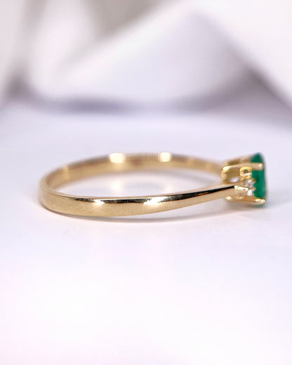 Anillo trilogía de esmeralda y diamantes «Lucile»