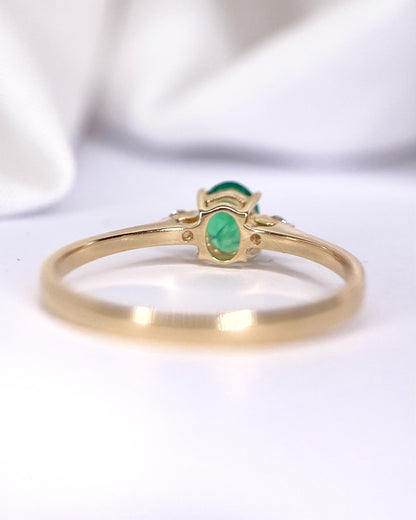 Anillo trilogía de esmeralda y diamantes «Lucile»