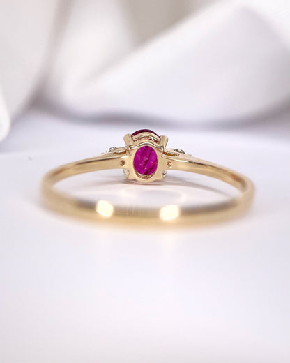 Anillo trilogía de rubíes y diamantes «Capucine»