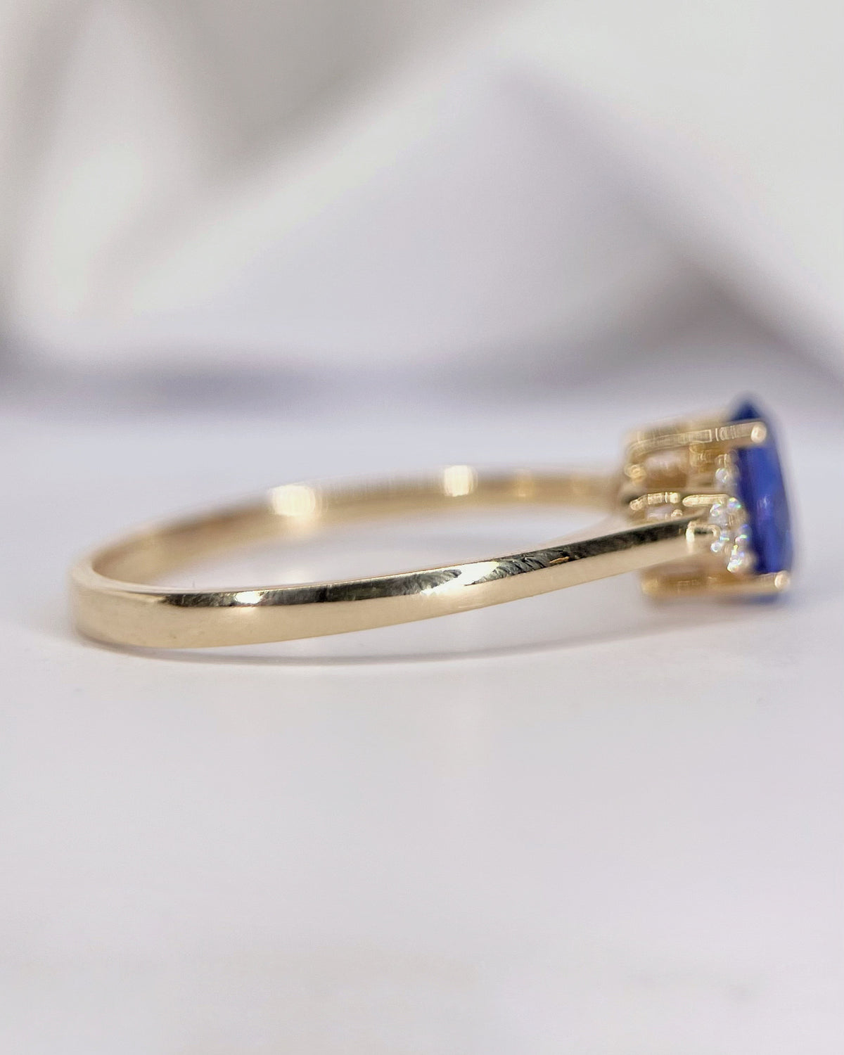Bague Trilogie Saphir 0.75 carat &amp; Diamants "Lison"
