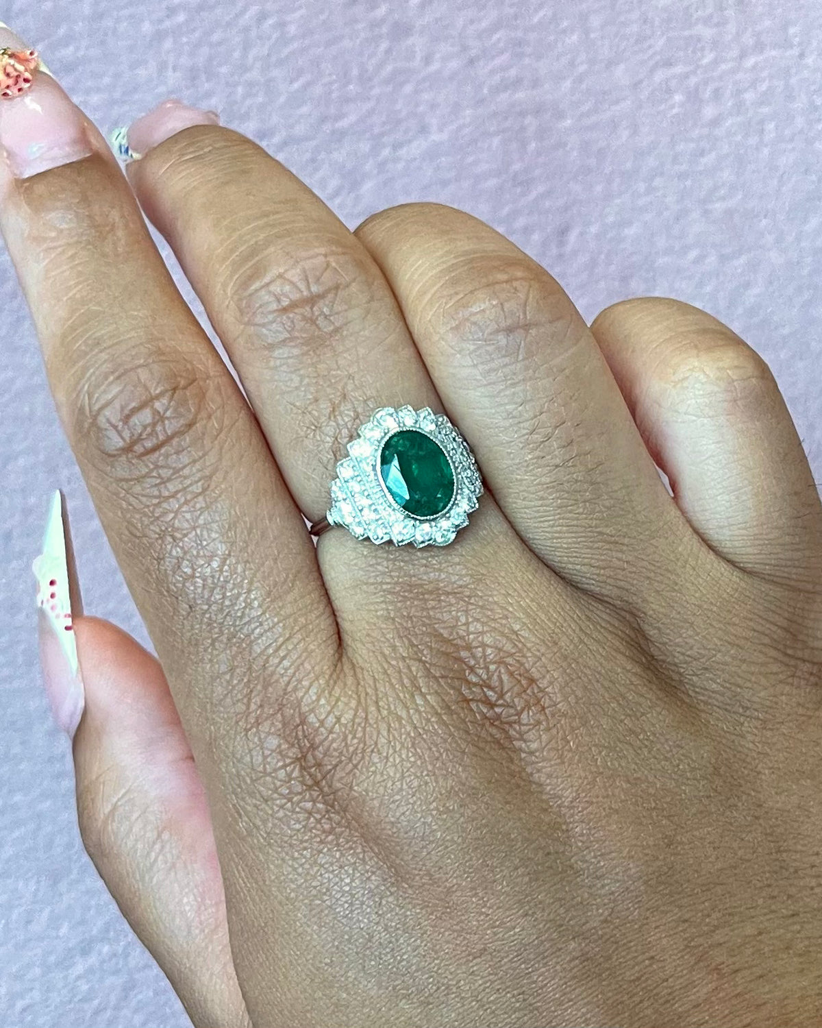 Anillo Art Déco de esmeralda colombiana de 1.65 quilates y diamantes de 0.72 quilates «Tamara»