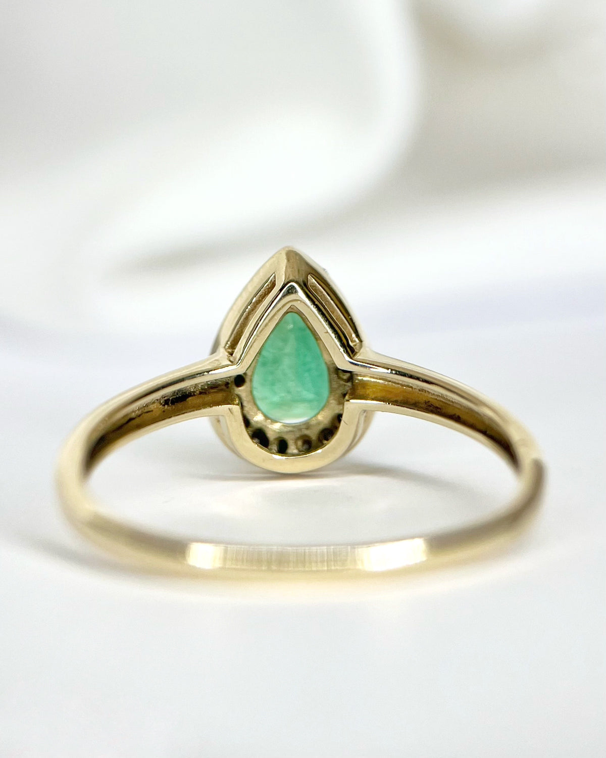 Bague Solitaire Émeraude 0.60 carat &amp; Diamants "Cynthia"