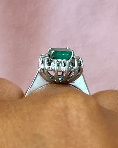 Anillo margarita de esmeralda de 1.35 quilates y diamantes de 0.63 quilates, 7.1 g «Sabine»
