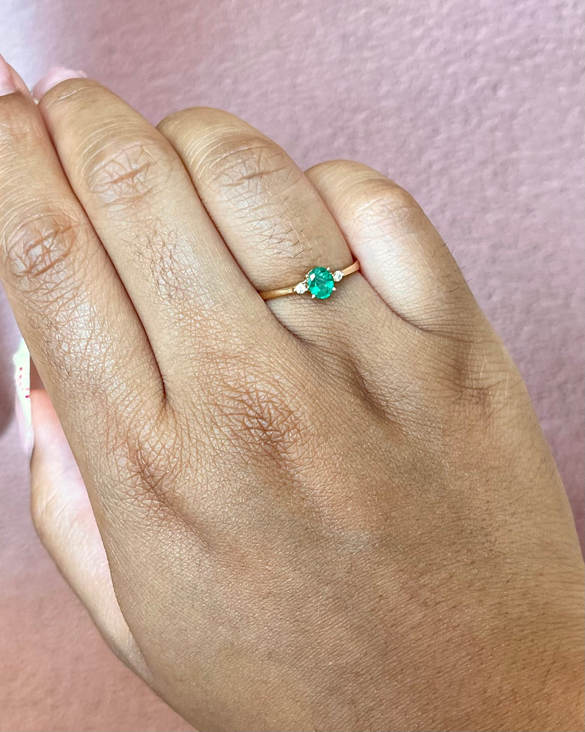 Anillo trilogía de esmeralda y diamantes «Lucile»