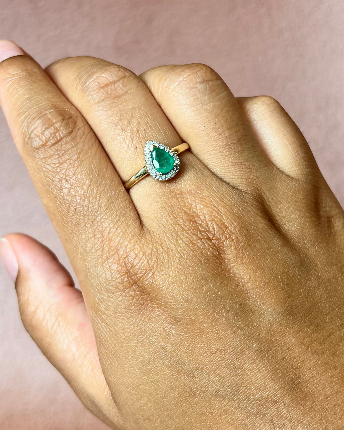 Bague Solitaire Émeraude 0.60 carat &amp; Diamants "Cynthia"
