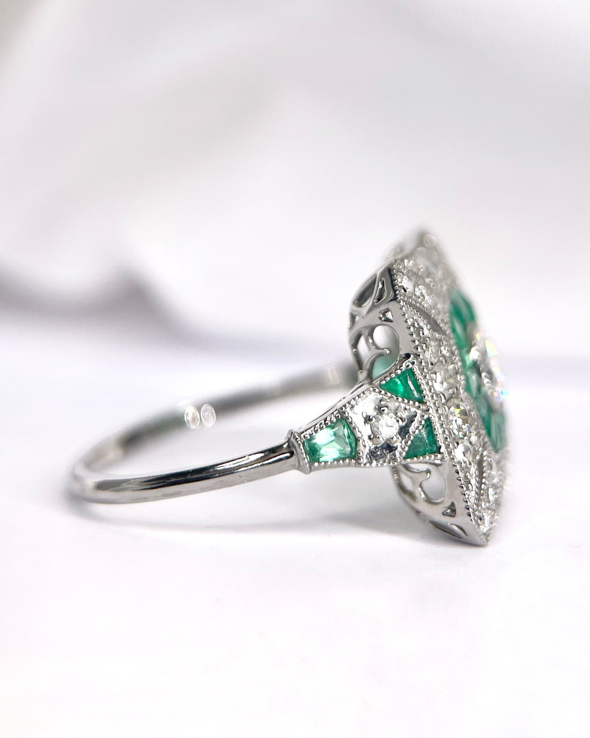 Art Deco-Style Diamond Ring 0.77 carat &amp; Emeralds "Isolde"
